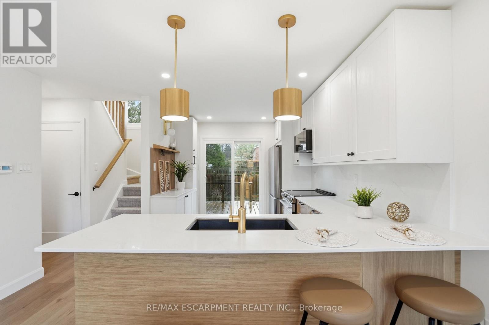 8 Chudleigh Street, Hamilton, Ontario  L9H 7E4 - Photo 8 - X13021578