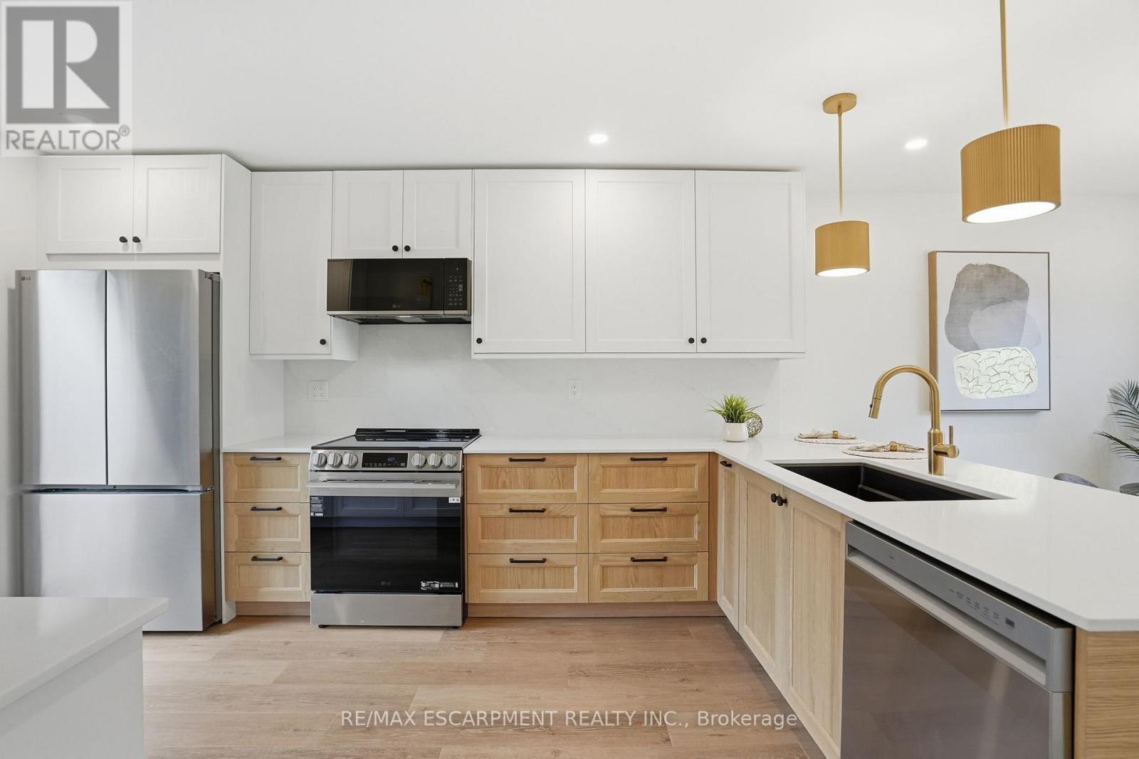 8 Chudleigh Street, Hamilton, Ontario  L9H 7E4 - Photo 9 - X13021578