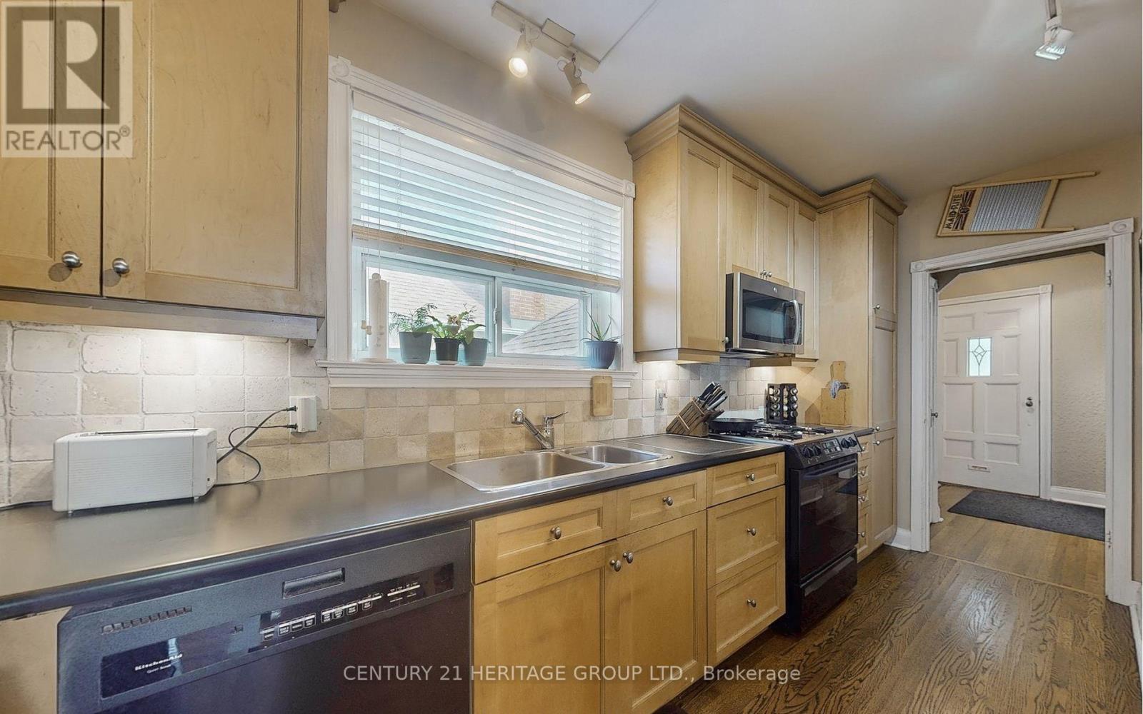 242 Joicey Boulevard, Toronto, Ontario  M5M 2V7 - Photo 10 - C13021102