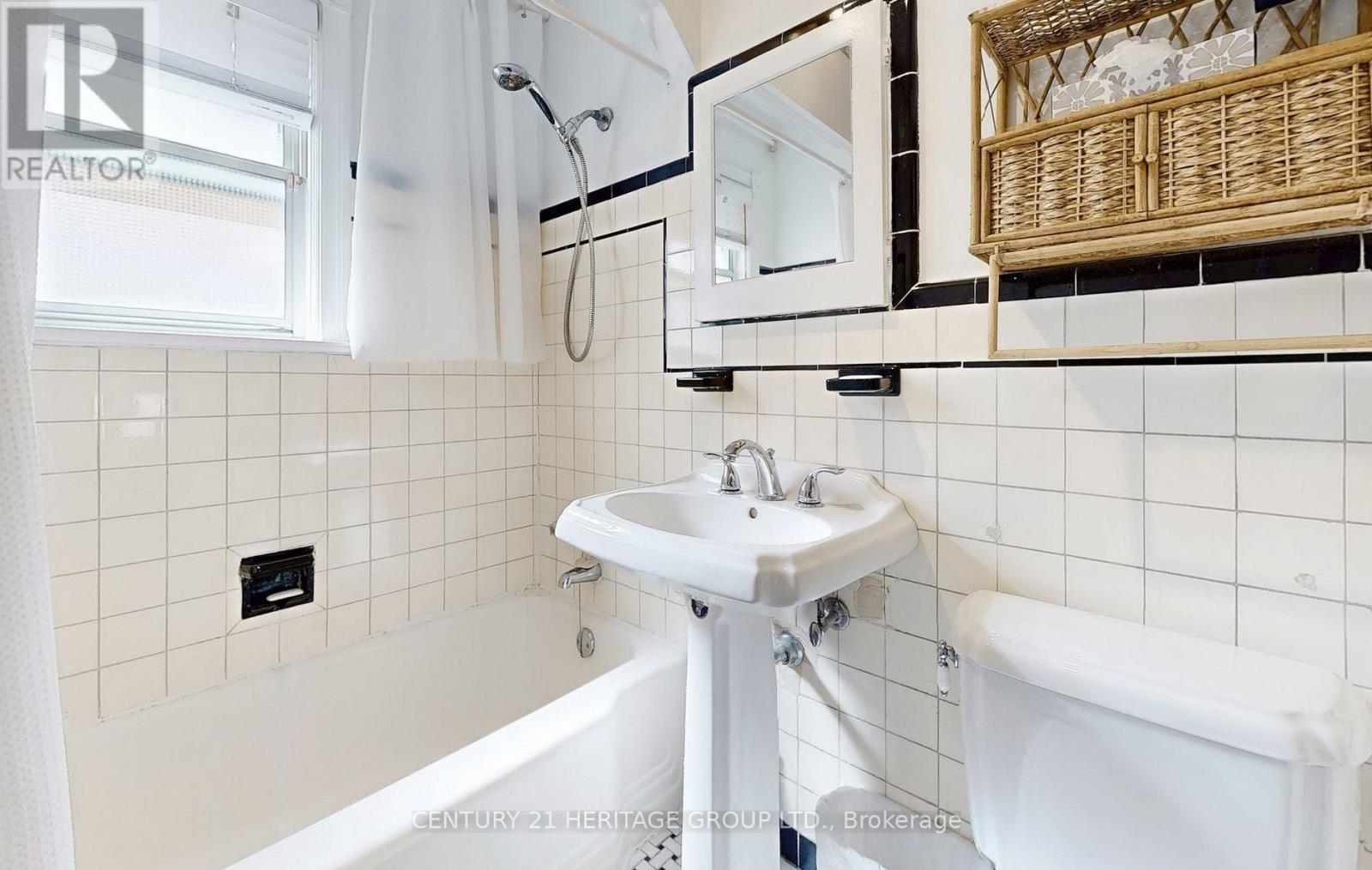 242 Joicey Boulevard, Toronto, Ontario  M5M 2V7 - Photo 16 - C13021102