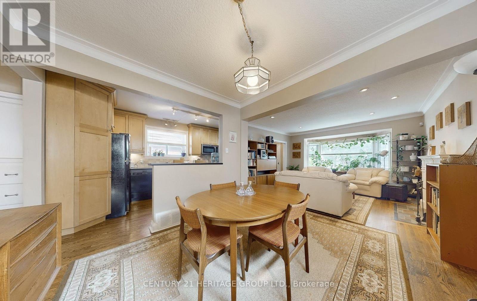 242 Joicey Boulevard, Toronto, Ontario  M5M 2V7 - Photo 4 - C13021102