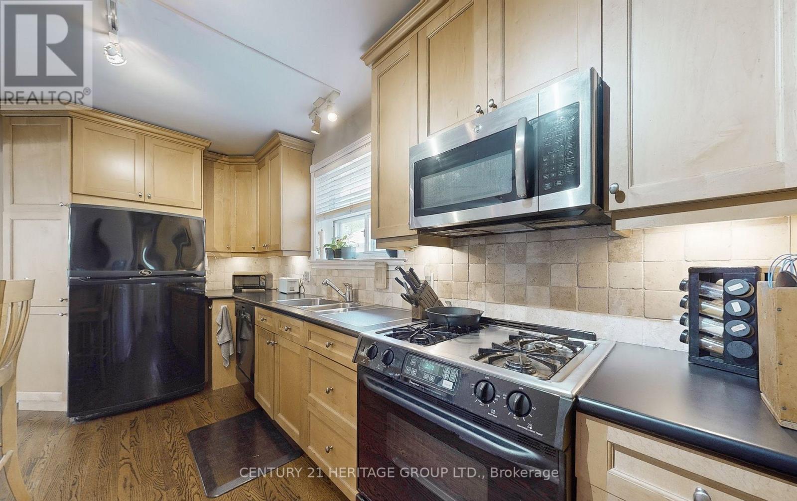 242 Joicey Boulevard, Toronto, Ontario  M5M 2V7 - Photo 9 - C13021102