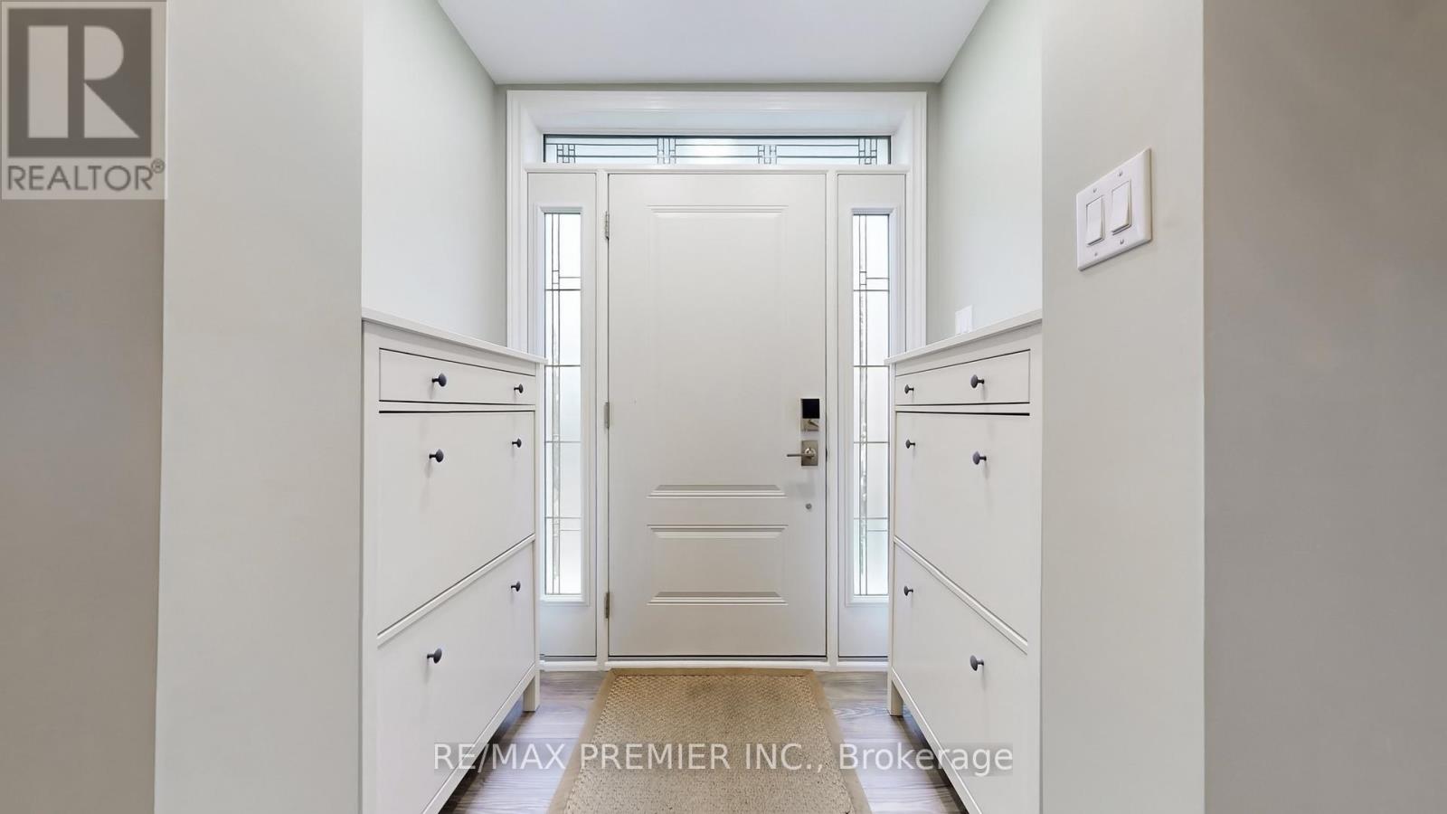 9 Tilden Crescent, Toronto, Ontario  M9P 1V6 - Photo 3 - W13021554