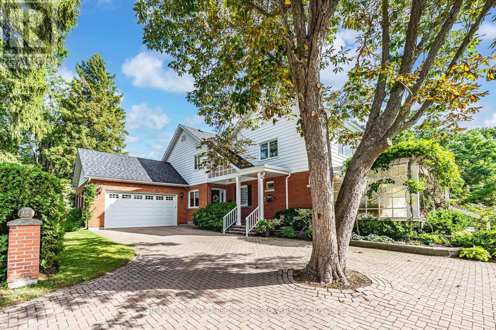 150 Collingwood Street, Barrie, Ontario  L4M 5M3 - Photo 2 - S12841370