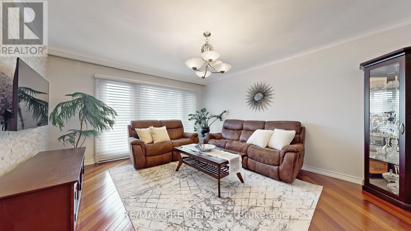 9 Tilden Crescent, Toronto, Ontario  M9P 1V6 - Photo 4 - W13021554