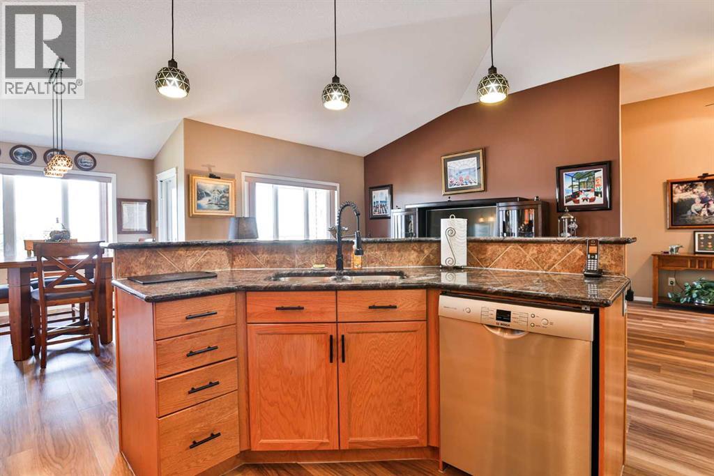 605 Sunridge Crescent W, Lethbridge, Alberta  T1J 0T4 - Photo 11 - A2295177