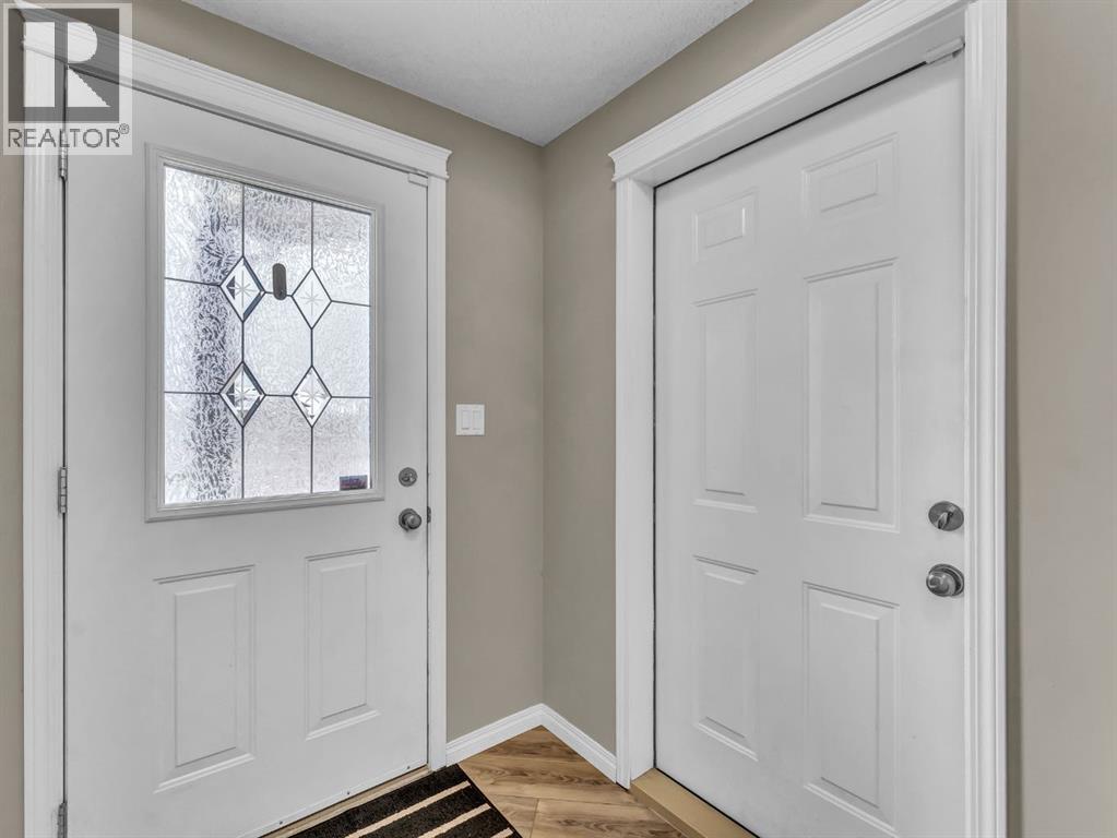 113 Vista Road Se, Medicine Hat, Alberta  T1B 4X6 - Photo 5 - A2302542