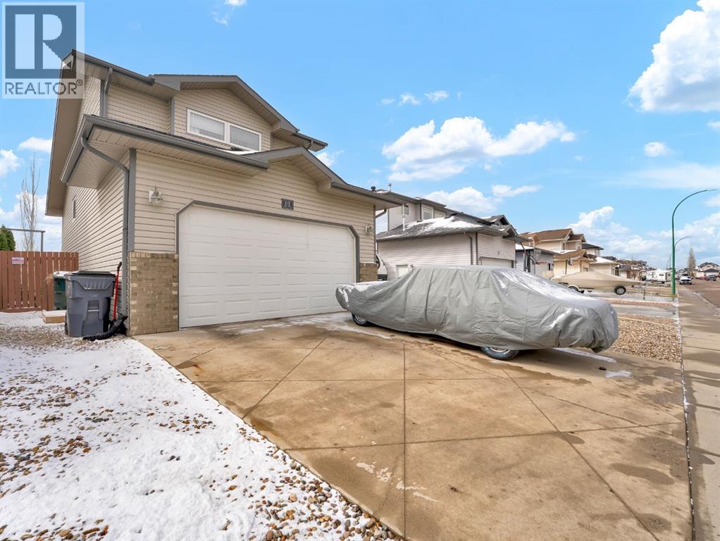 113 Vista Road Se, Medicine Hat, Alberta  T1B 4X6 - Photo 2 - A2302542