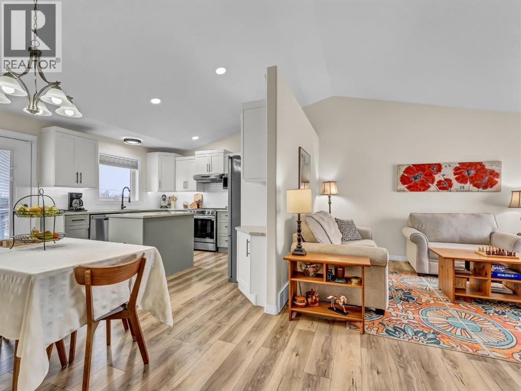 113 Vista Road Se, Medicine Hat, Alberta  T1B 4X6 - Photo 6 - A2302542