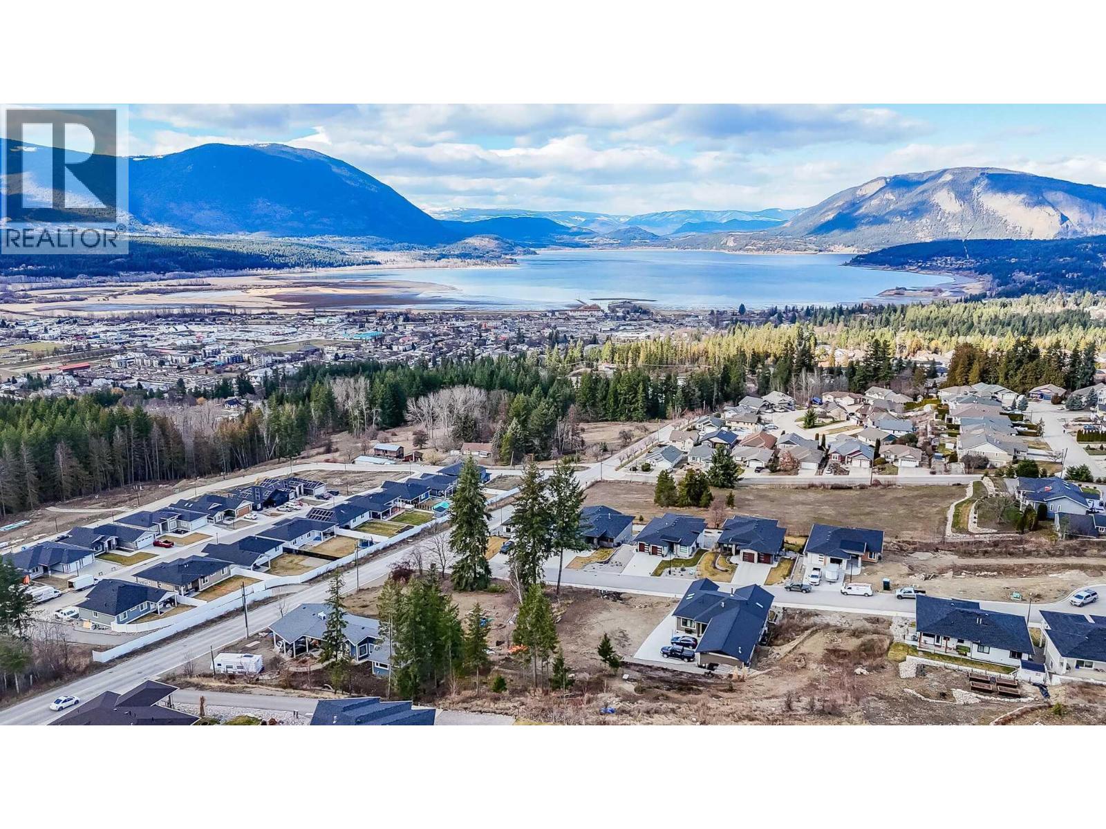 1060 16 Avenue SE, Salmon Arm, British Columbia  V1E 0H4 - Photo 10 - 10380032