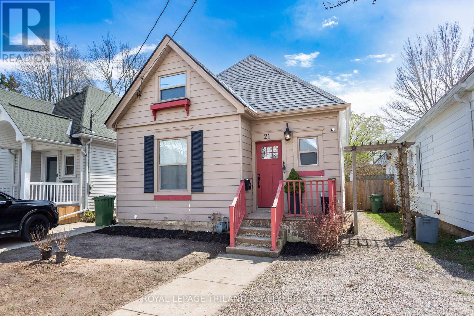 21 Maple Street, St. Thomas, Ontario  N5R 1Y8 - Photo 2 - X13021798