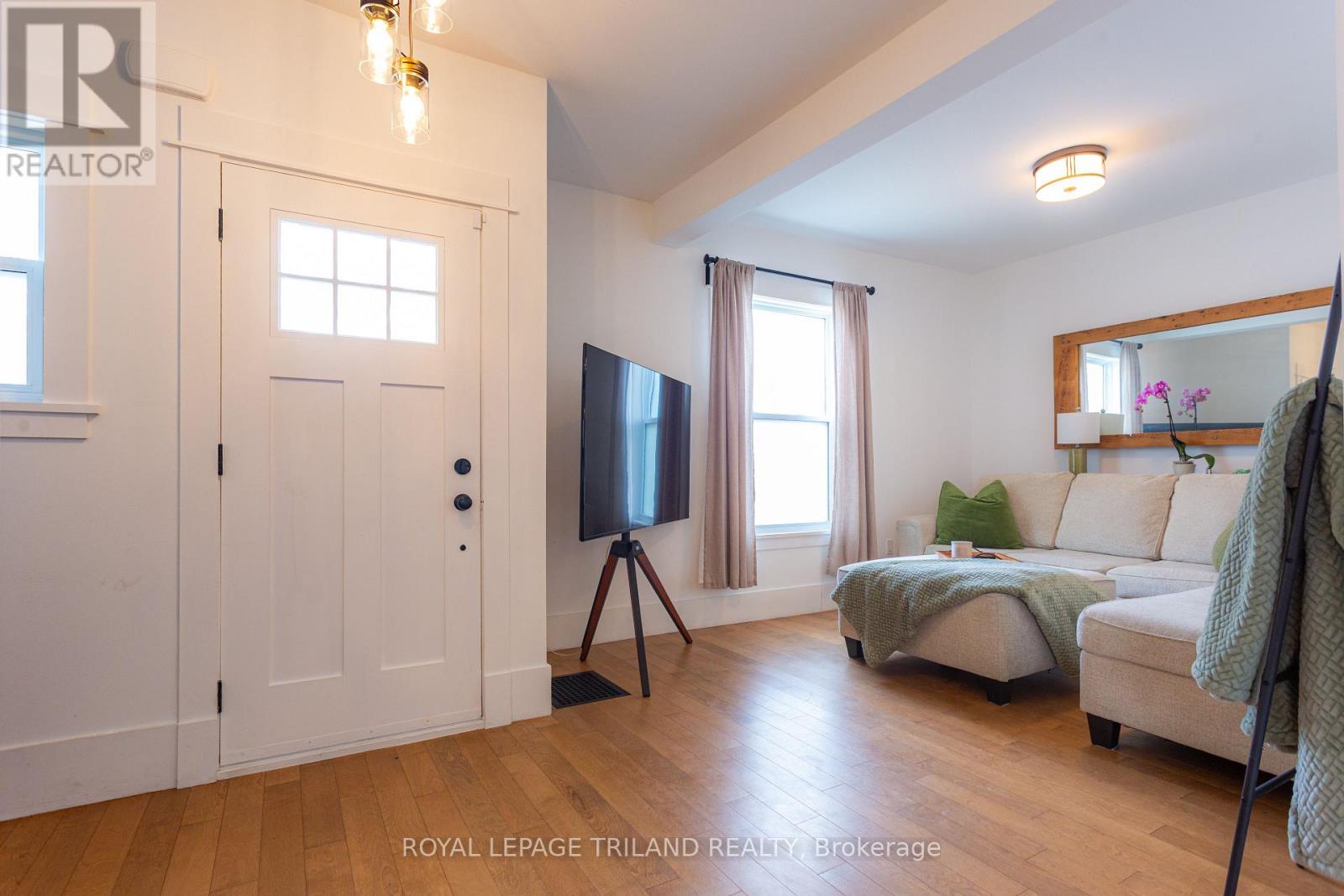 21 Maple Street, St. Thomas, Ontario  N5R 1Y8 - Photo 4 - X13021798