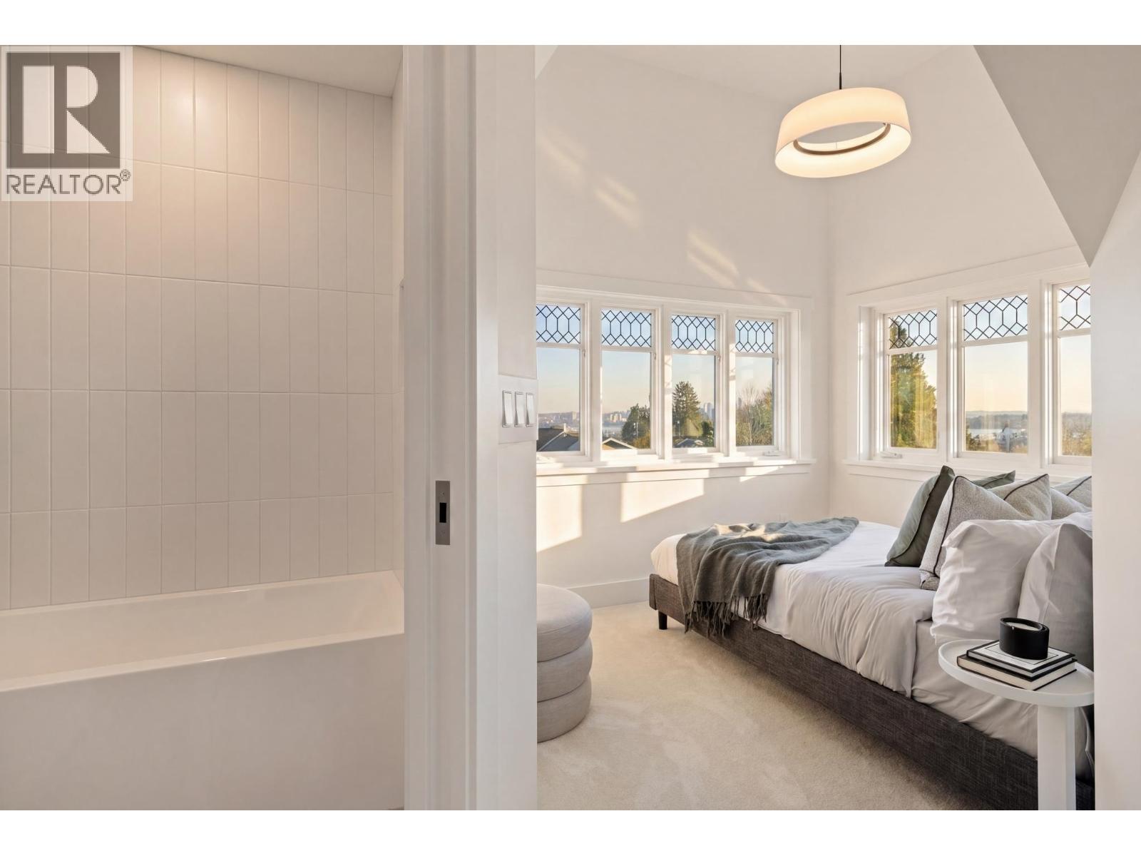 2 326 W 14th Street, North Vancouver, British Columbia  V7M 1P6 - Photo 13 - R3113296