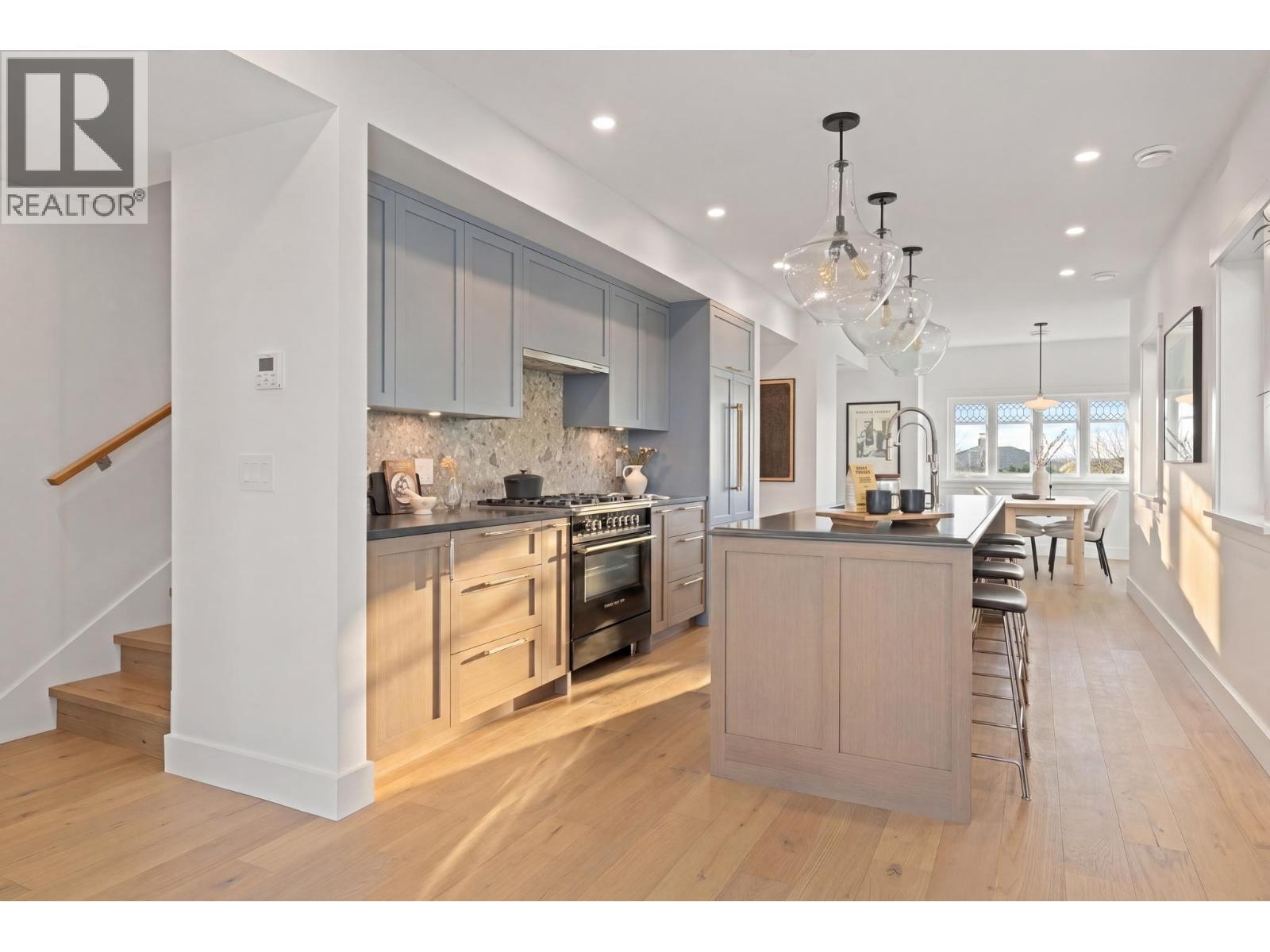 2 326 W 14th Street, North Vancouver, British Columbia  V7M 1P6 - Photo 9 - R3113296