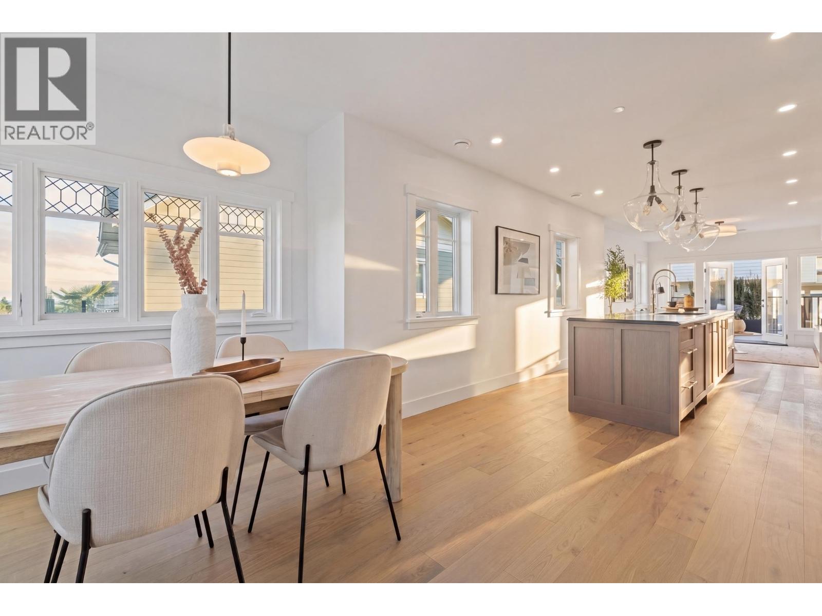 2 326 W 14th Street, North Vancouver, British Columbia  V7M 1P6 - Photo 11 - R3113296