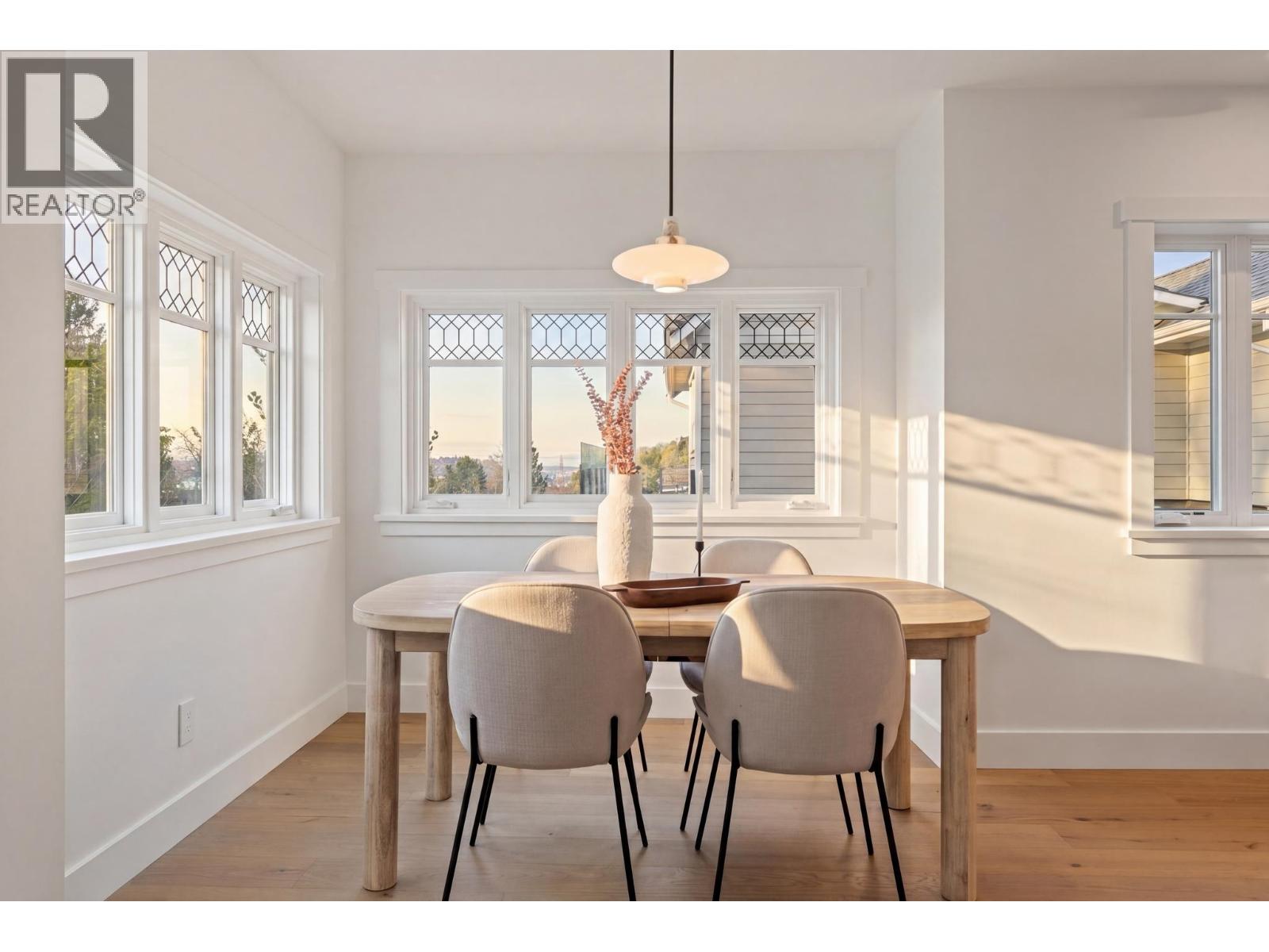 2 326 W 14th Street, North Vancouver, British Columbia  V7M 1P6 - Photo 5 - R3113296