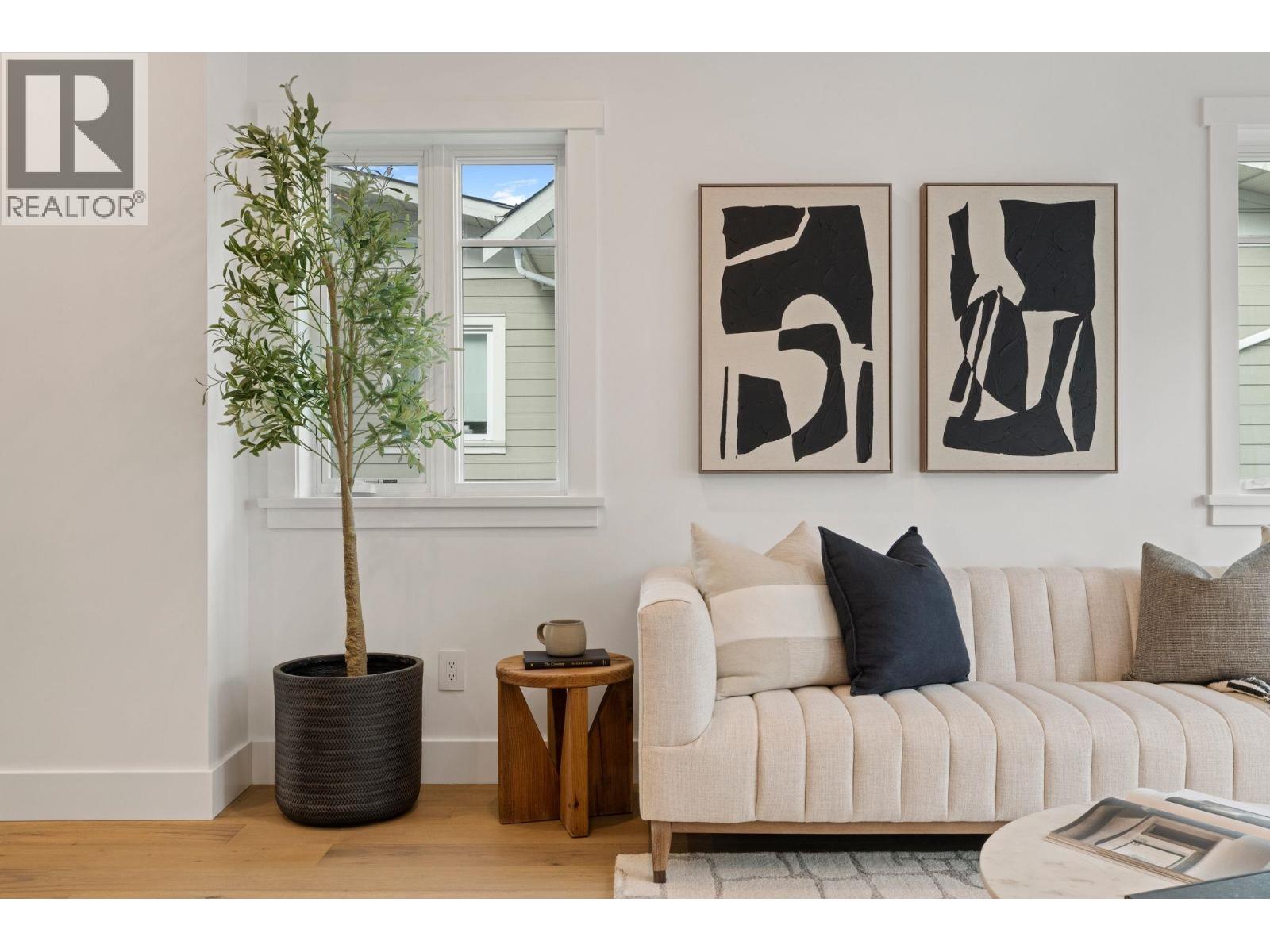 2 326 W 14th Street, North Vancouver, British Columbia  V7M 1P6 - Photo 7 - R3113296