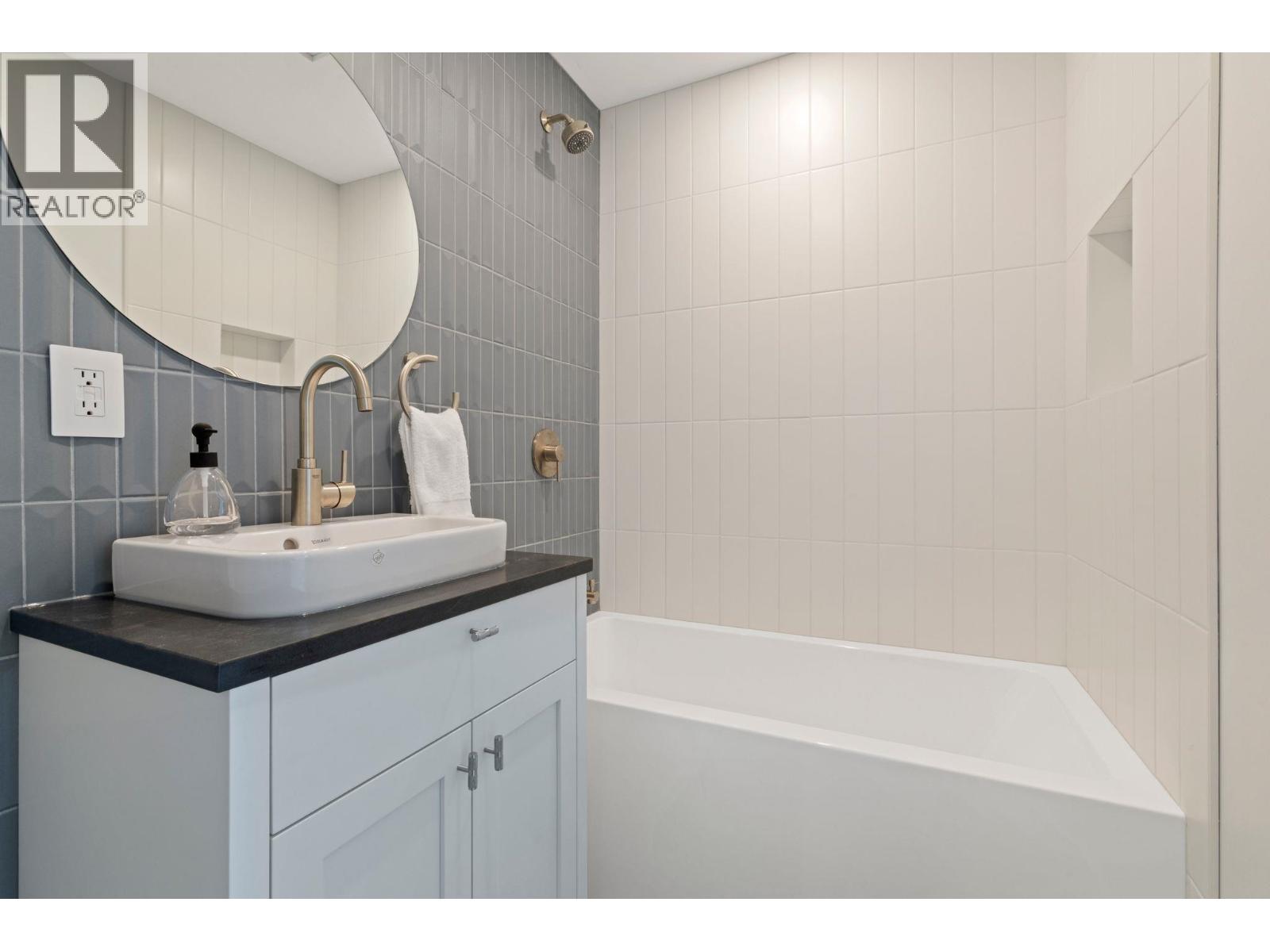 2 326 W 14th Street, North Vancouver, British Columbia  V7M 1P6 - Photo 16 - R3113296