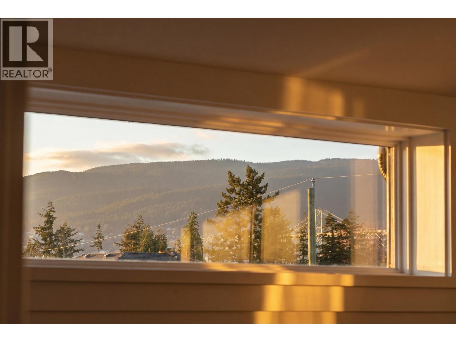 2 326 W 14th Street, North Vancouver, British Columbia  V7M 1P6 - Photo 36 - R3113296