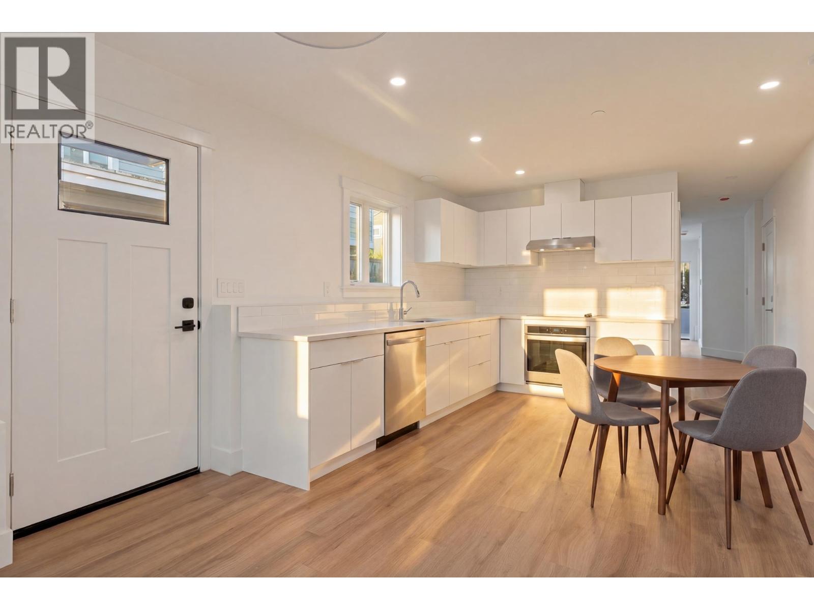 2 326 W 14th Street, North Vancouver, British Columbia  V7M 1P6 - Photo 26 - R3113296