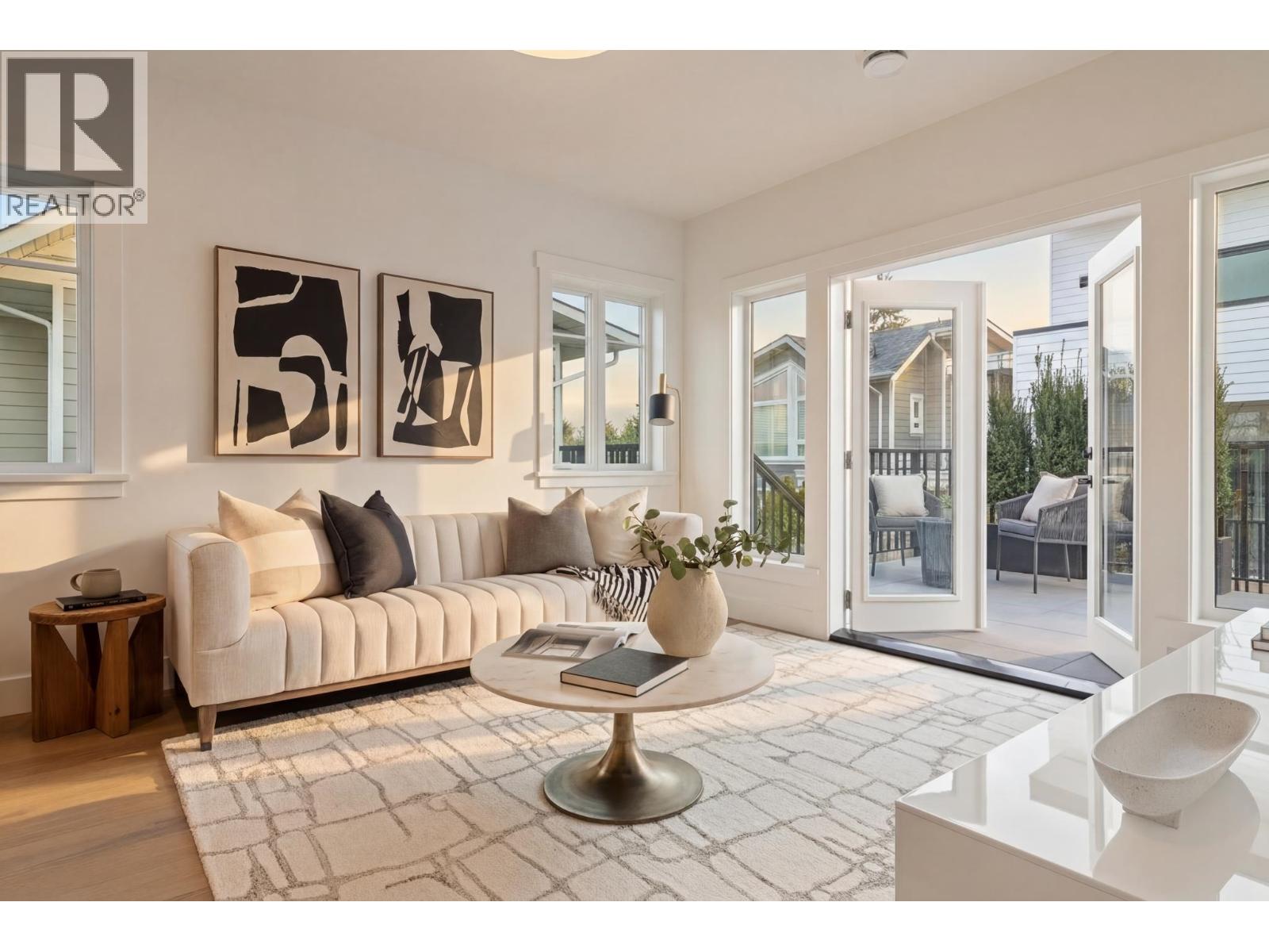 2 326 W 14th Street, North Vancouver, British Columbia  V7M 1P6 - Photo 6 - R3113296