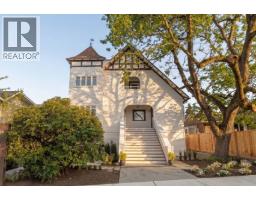 2 326 W 14TH STREET, North Vancouver, British Columbia