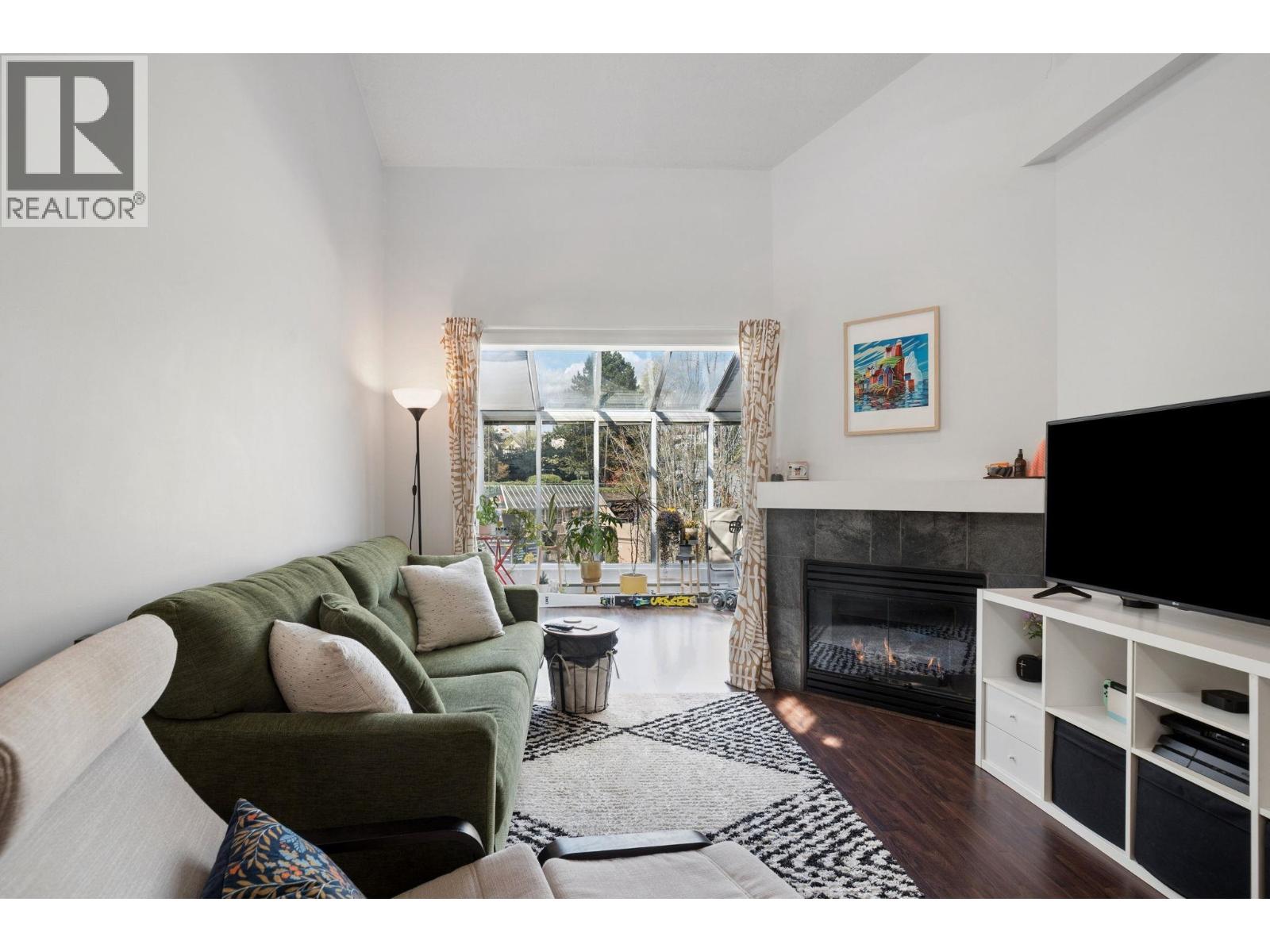 409 3768 Hastings Street, Burnaby, British Columbia  V5C 2H5 - Photo 4 - R3113243