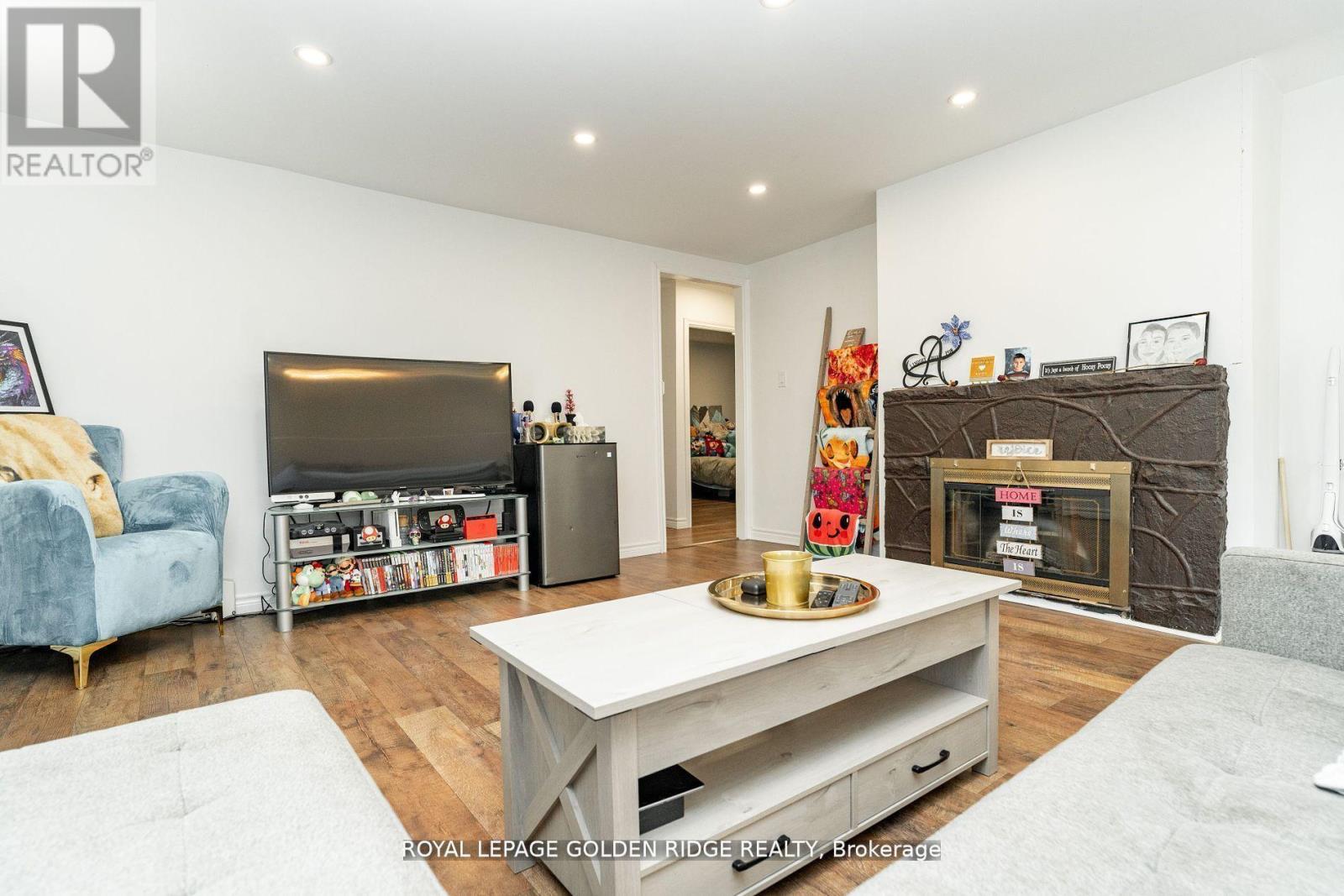 19 Lake Drive N, Georgina, Ontario  L4P 1A2 - Photo 8 - N12781082