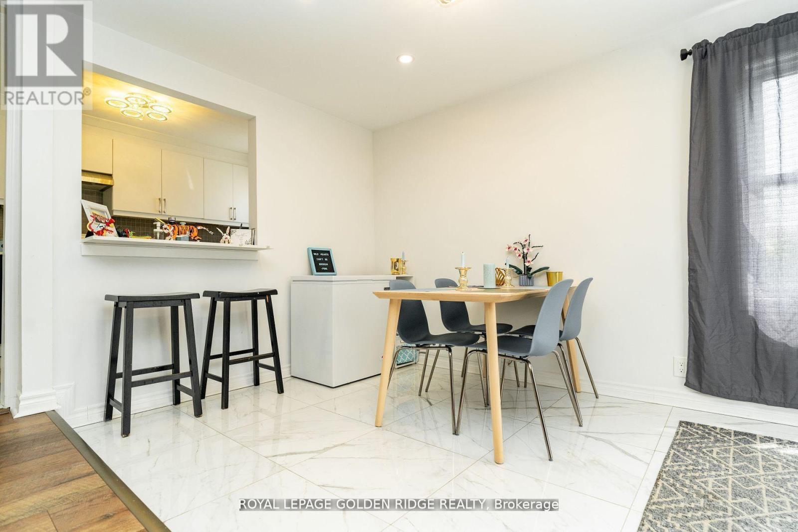 19 Lake Drive N, Georgina, Ontario  L4P 1A2 - Photo 9 - N12781082