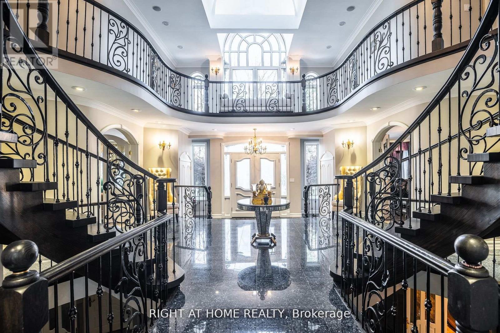 38 Sugarbush Court, Vaughan, Ontario  L4L 2Z2 - Photo 4 - N12962252