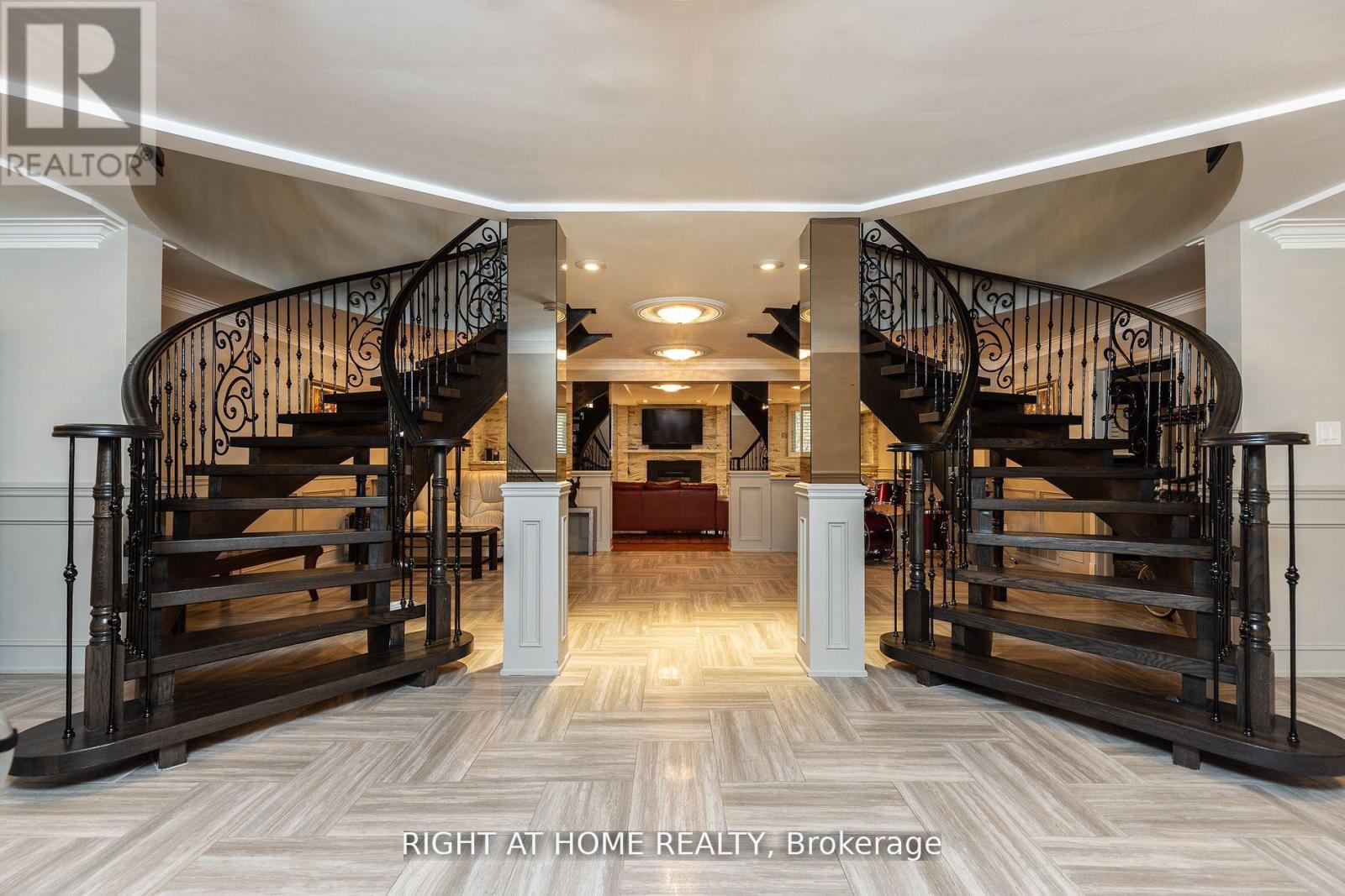 38 Sugarbush Court, Vaughan, Ontario  L4L 2Z2 - Photo 8 - N12962252