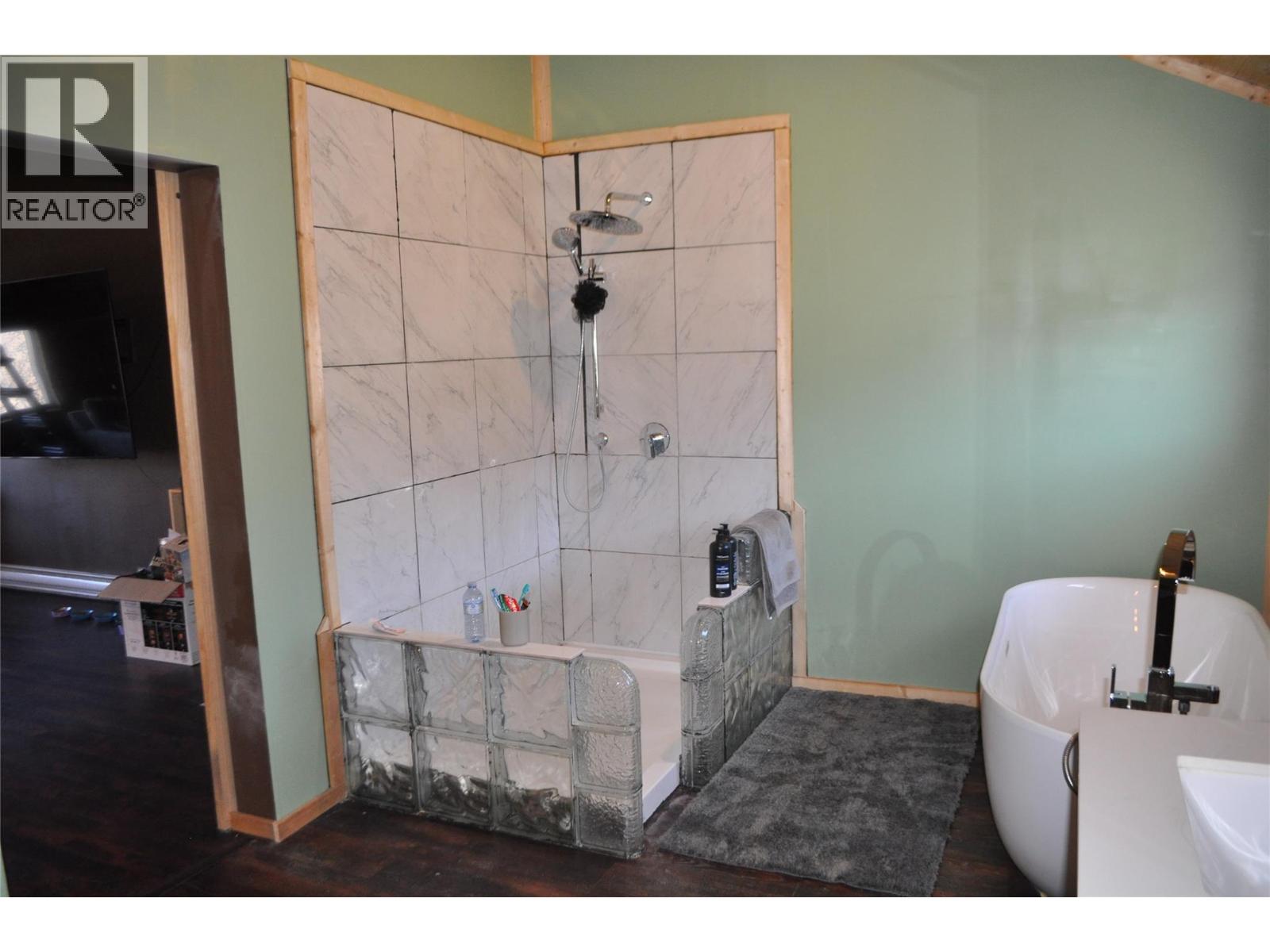 3903 Monte Lake Road, Kamloops, British Columbia  V0E 2N0 - Photo 14 - 10383305