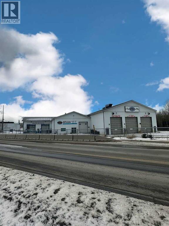 102 Joblin, Hinton, Alberta  T7V 1G7 - Photo 1 - A2217481