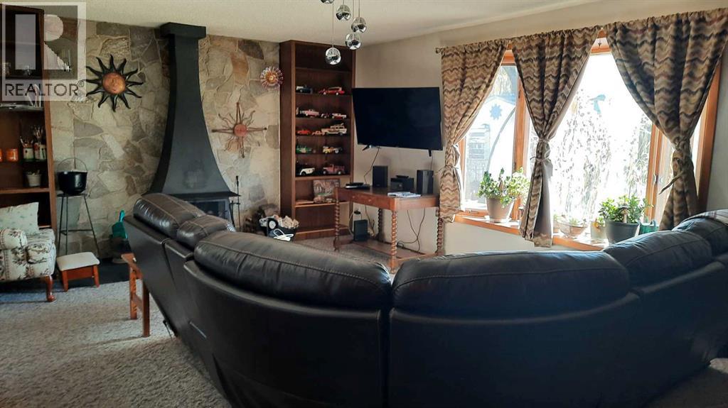 1111 2 Avenue W, Drumheller, Alberta  T0J 0Y2 - Photo 2 - A2302636