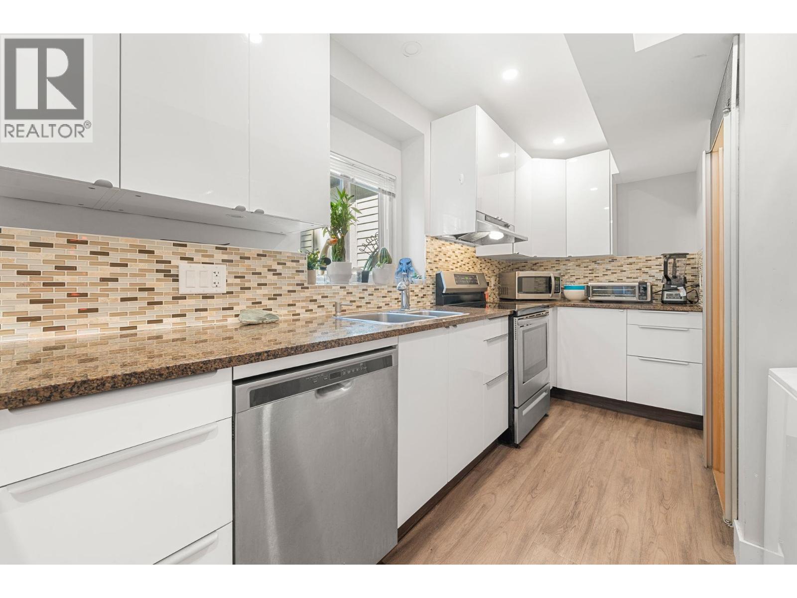 628 E 5th Street, North Vancouver, British Columbia  V7L 1M7 - Photo 32 - R3111195