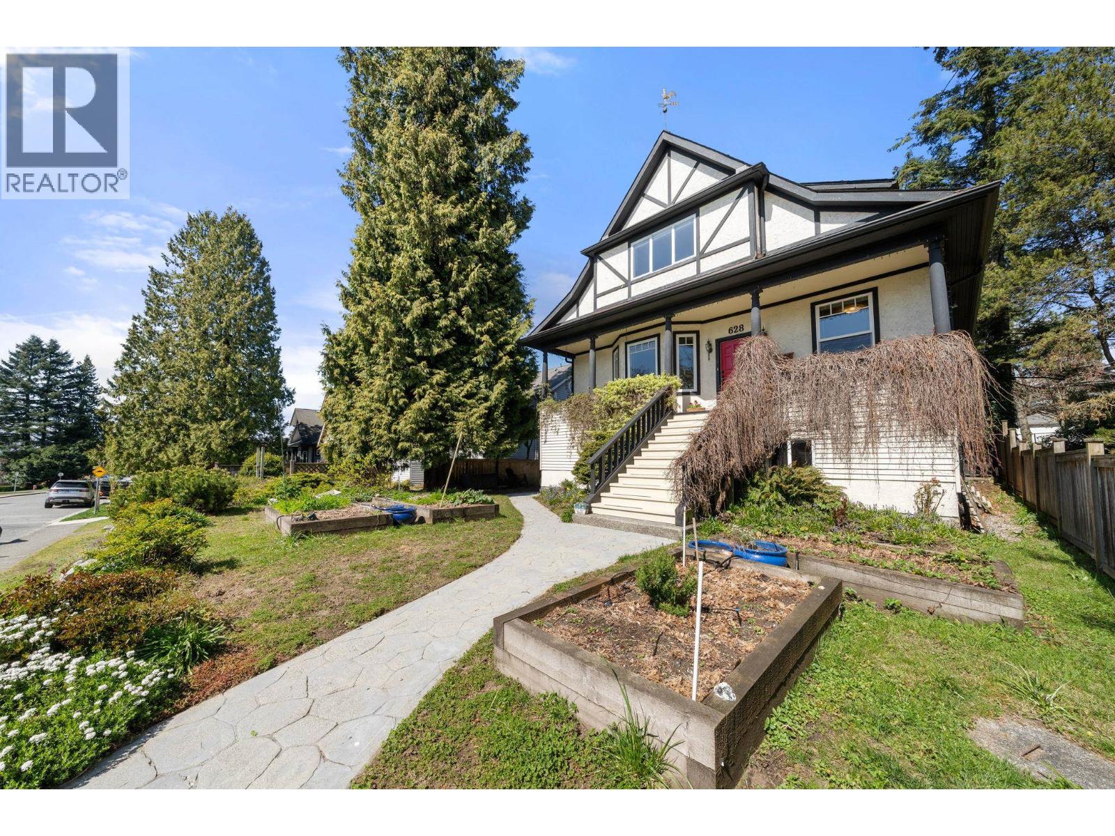 628 E 5th Street, North Vancouver, British Columbia  V7L 1M7 - Photo 1 - R3111195