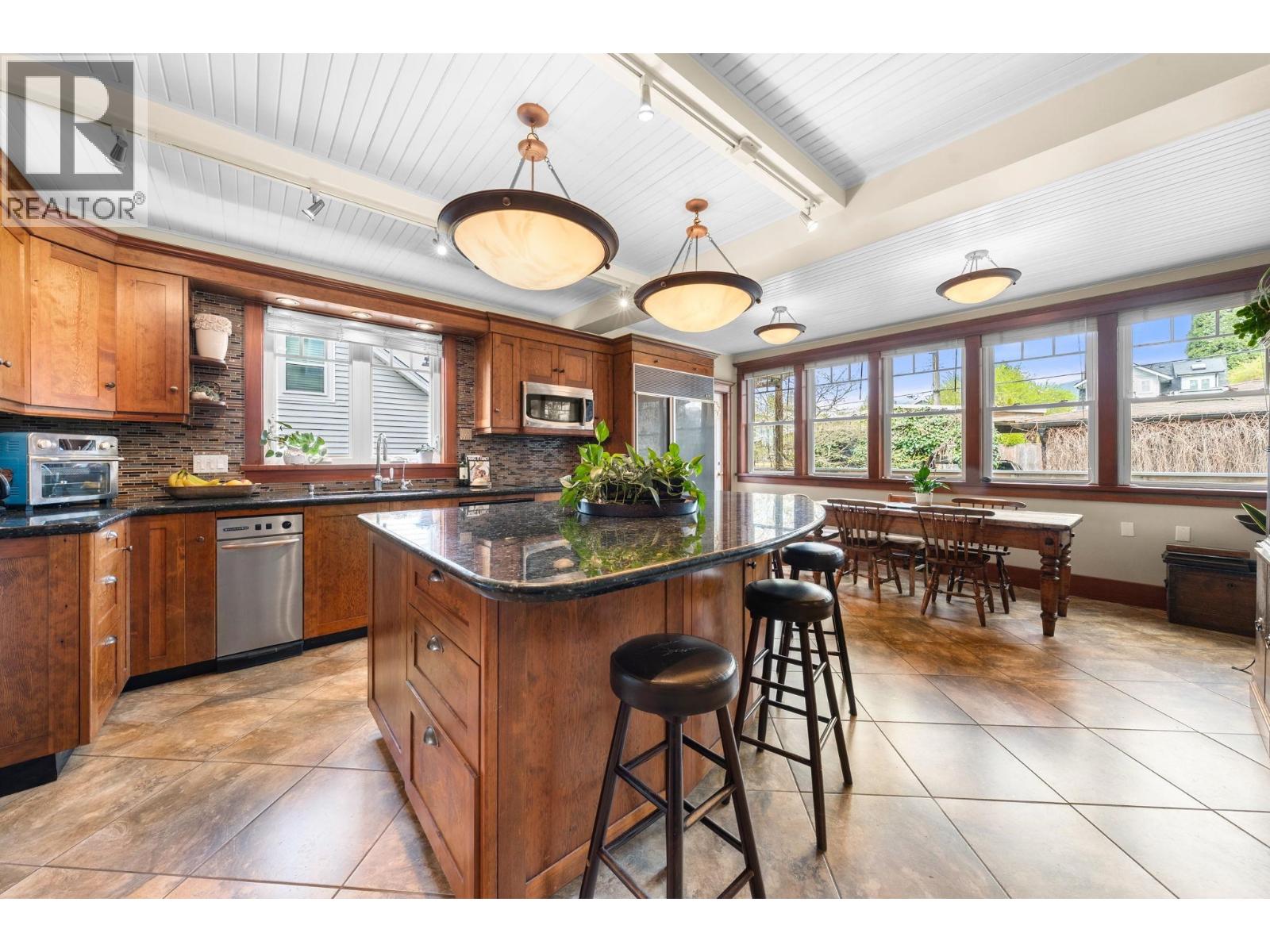 628 E 5th Street, North Vancouver, British Columbia  V7L 1M7 - Photo 14 - R3111195