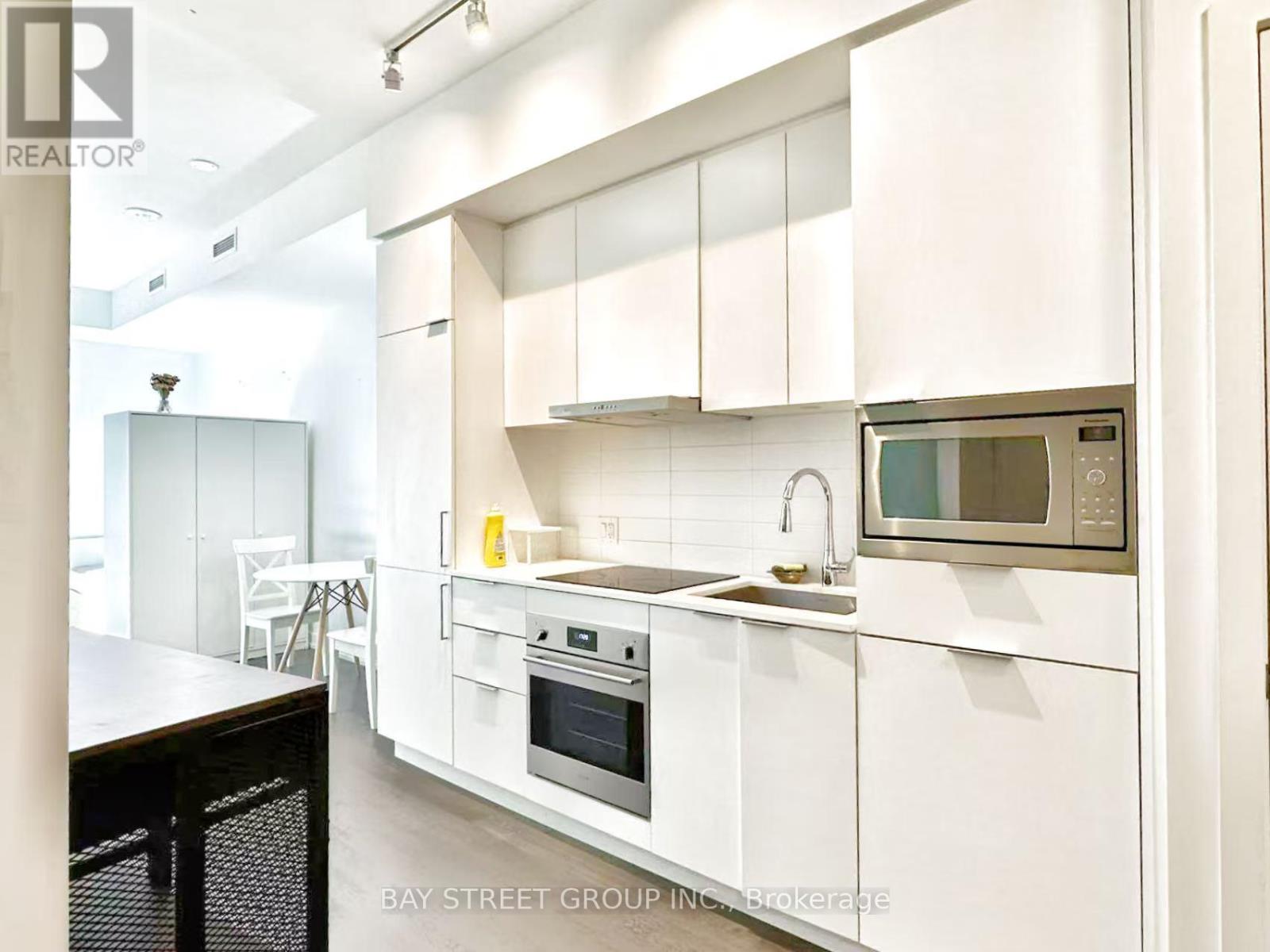 304 - 8 Olympic Garden Drive, Toronto, Ontario  M2M 0B9 - Photo 2 - C12998250