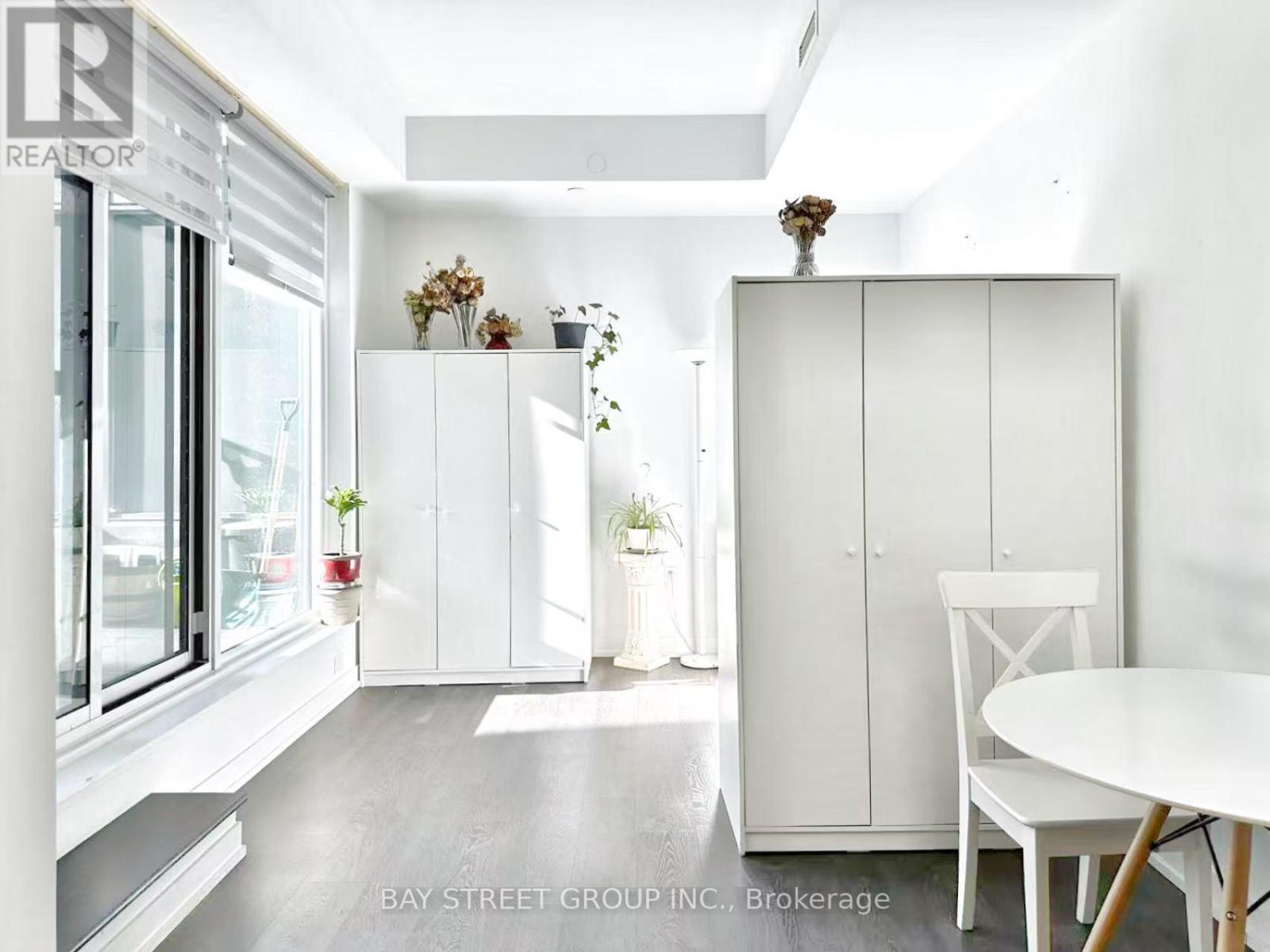 304 - 8 Olympic Garden Drive, Toronto, Ontario  M2M 0B9 - Photo 4 - C12998250