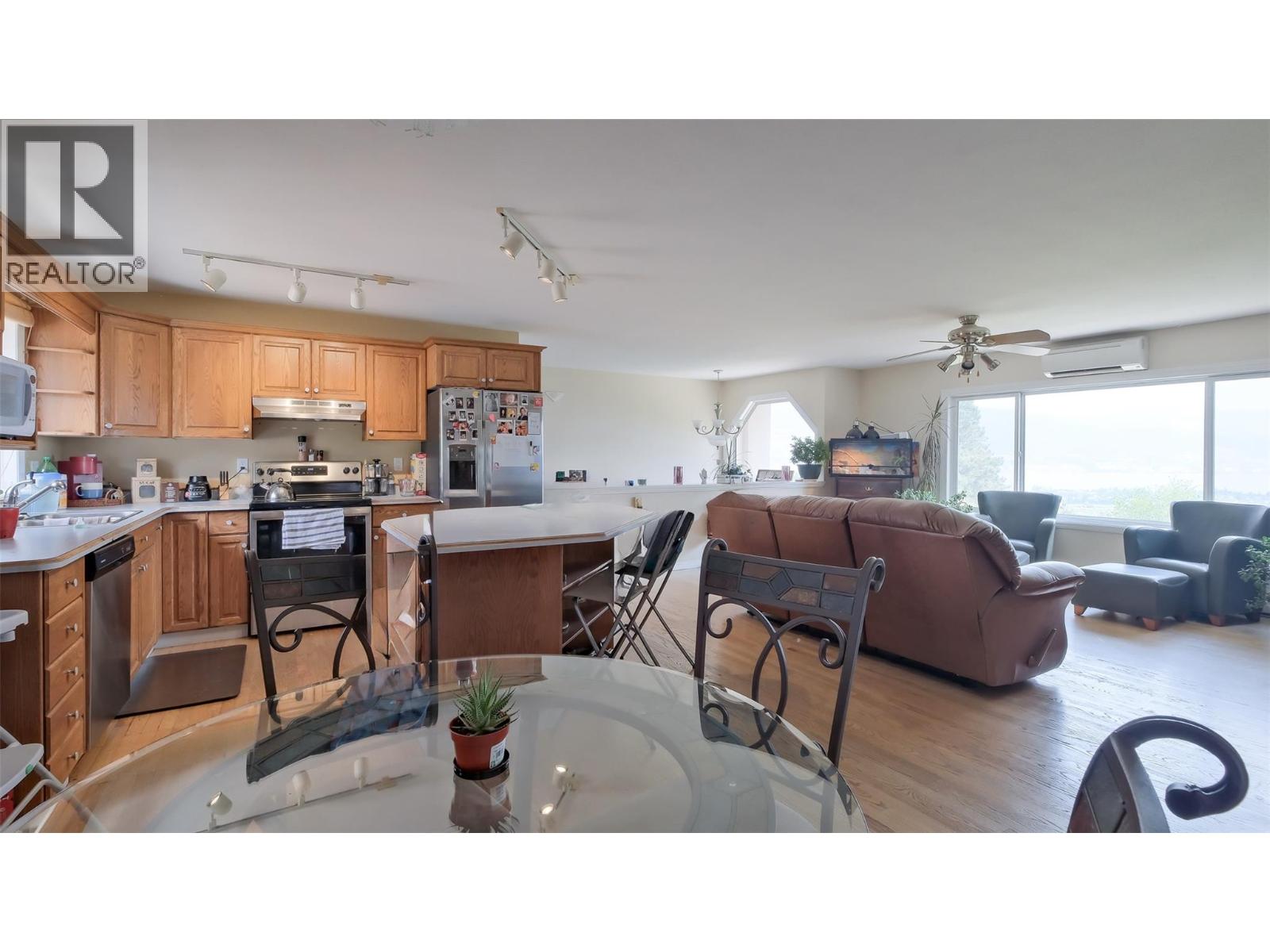 5711 White Street Summerland Photo 31