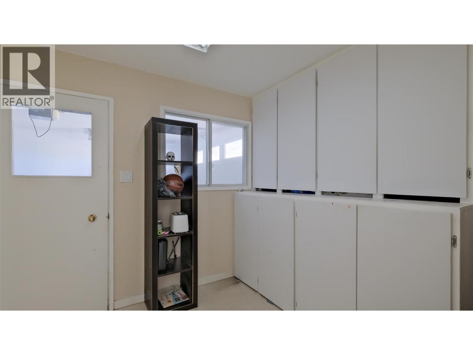 5711 White Street Summerland Photo 41