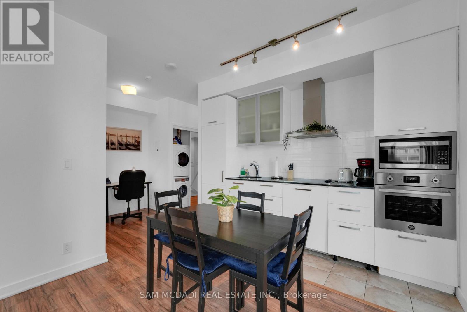 2307 - 12 York Street, Toronto, Ontario  M5J 0A9 - Photo 3 - C13021614