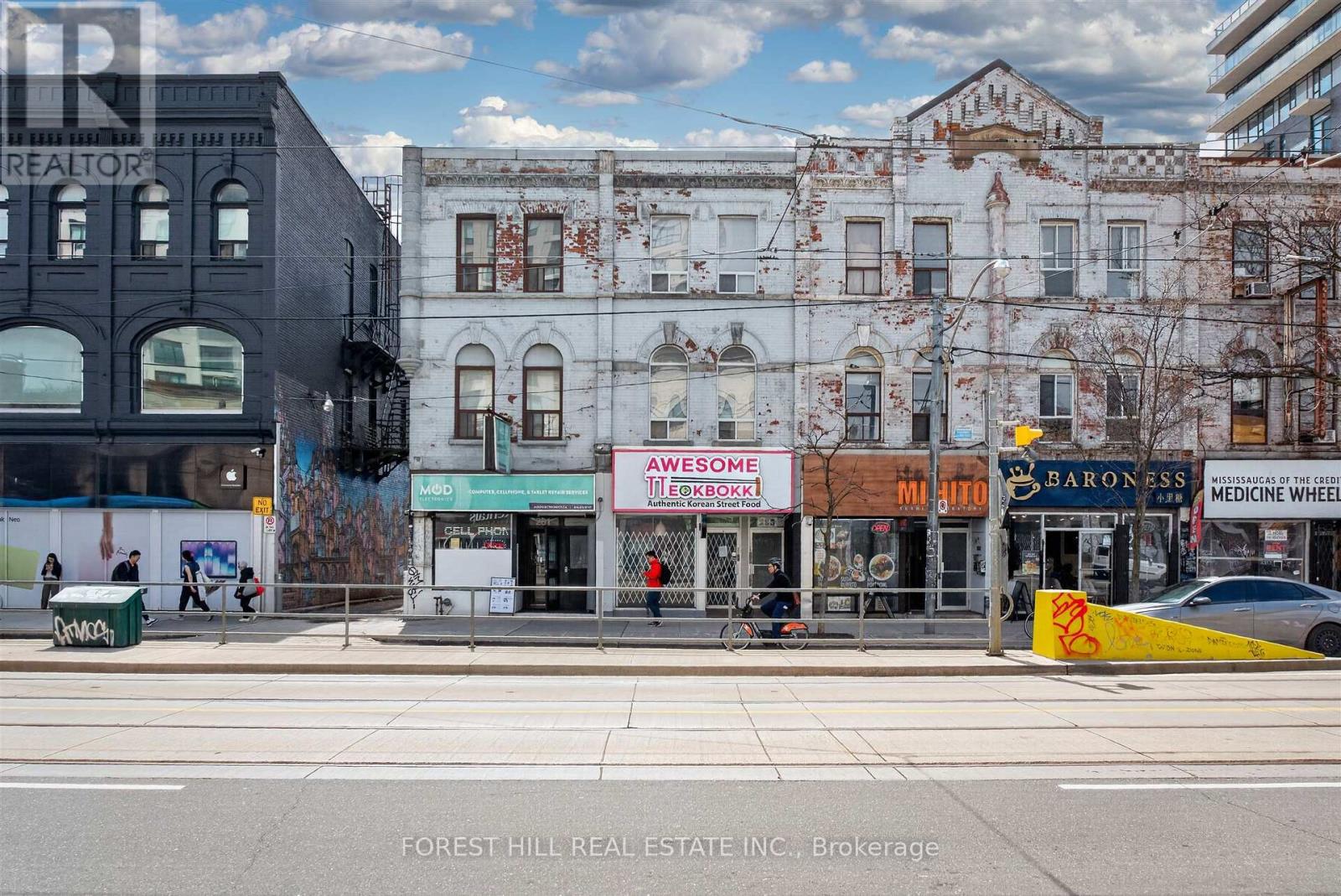 MAIN - 283 COLLEGE STREET Toronto (Kensington-Chinatown), ON M5T 1S2