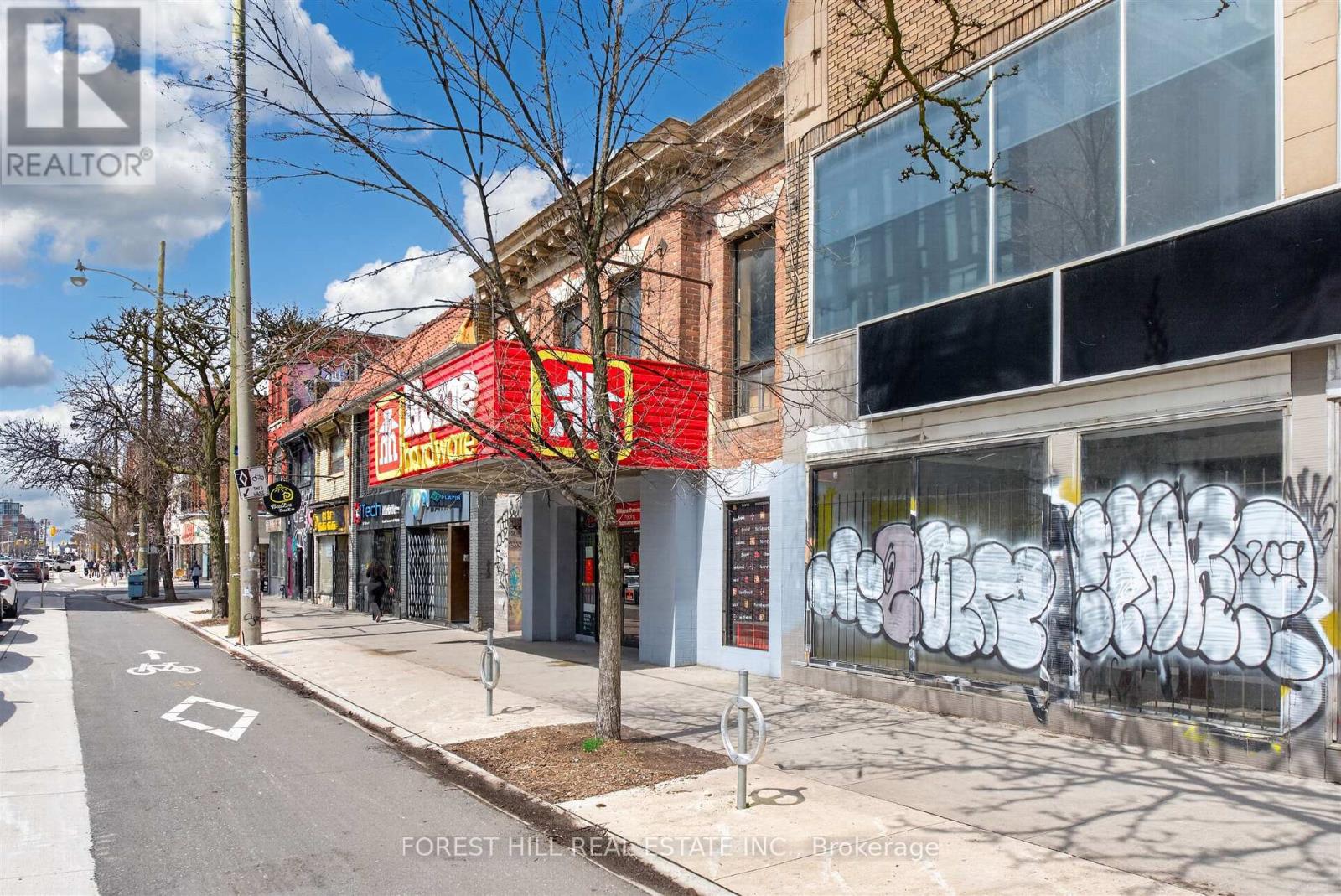 MAIN - 283 COLLEGE STREET Toronto (Kensington-Chinatown), ON M5T 1S2