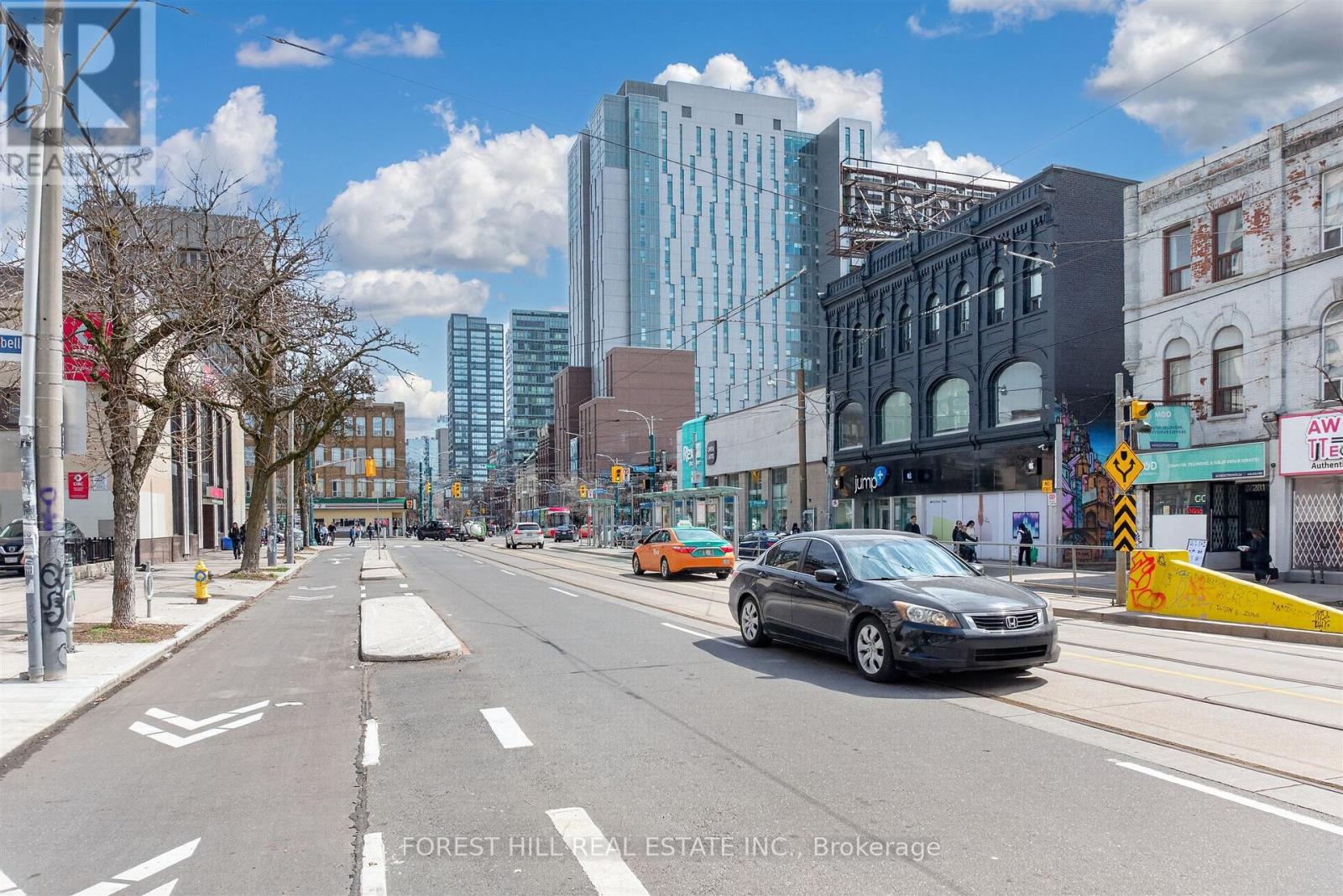 MAIN - 283 COLLEGE STREET Toronto (Kensington-Chinatown), ON M5T 1S2