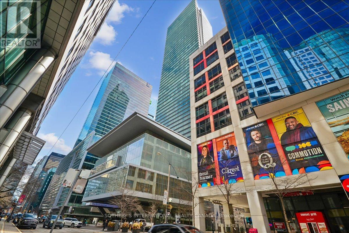 3703 - 183 Wellington Street W, Toronto, Ontario  M5V 0A1 - Photo 2 - C13021780