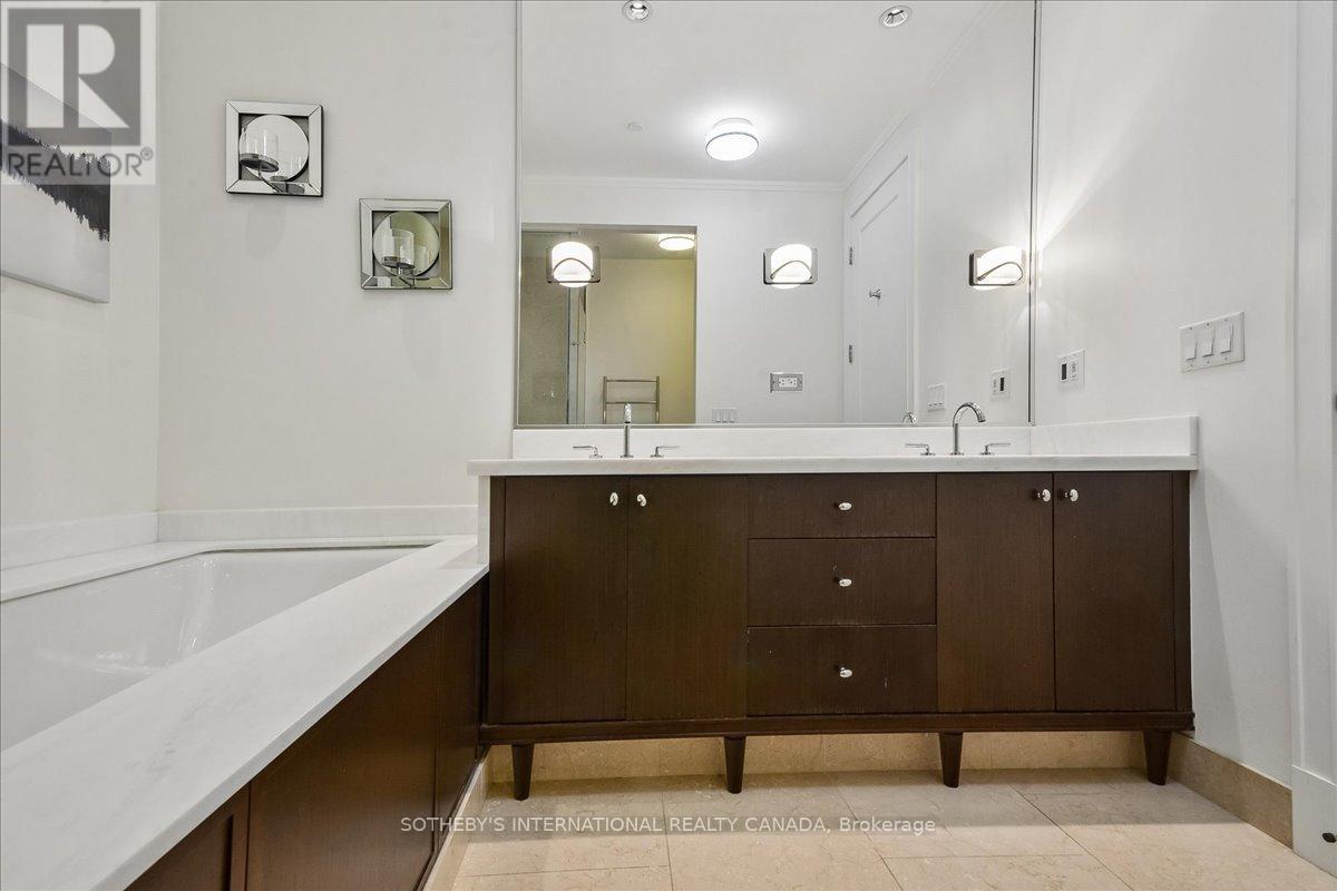 3703 - 183 Wellington Street W, Toronto, Ontario  M5V 0A1 - Photo 37 - C13021780