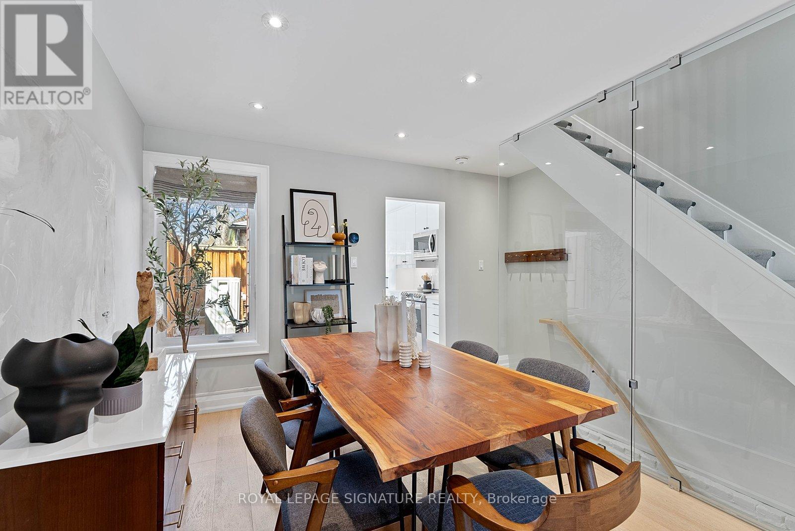 100 Sussex Avenue, Toronto, Ontario  M5S 1K3 - Photo 11 - C13021828