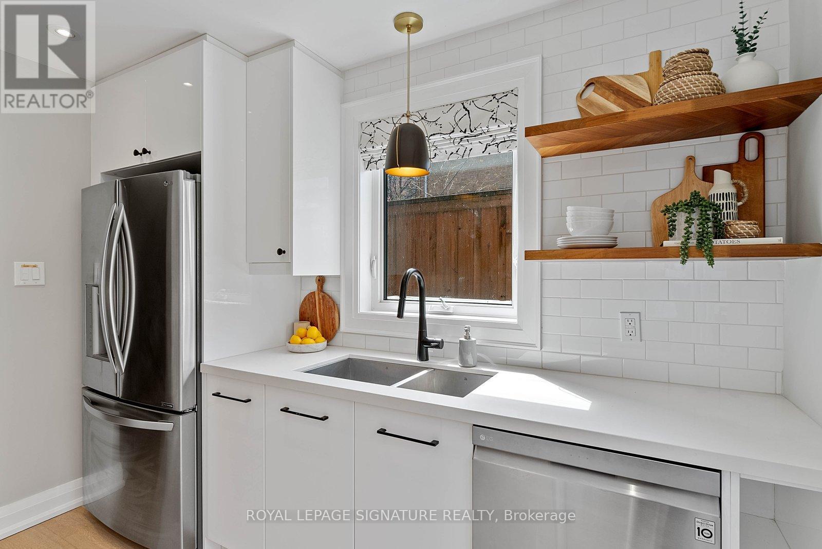 100 Sussex Avenue, Toronto, Ontario  M5S 1K3 - Photo 14 - C13021828