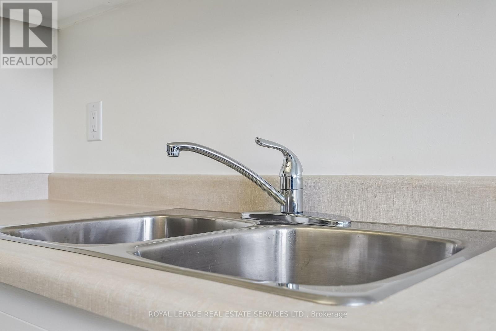 2001 - 75 Wynford Heights Crescent, Toronto, Ontario  M3C 3H9 - Photo 12 - C13021832